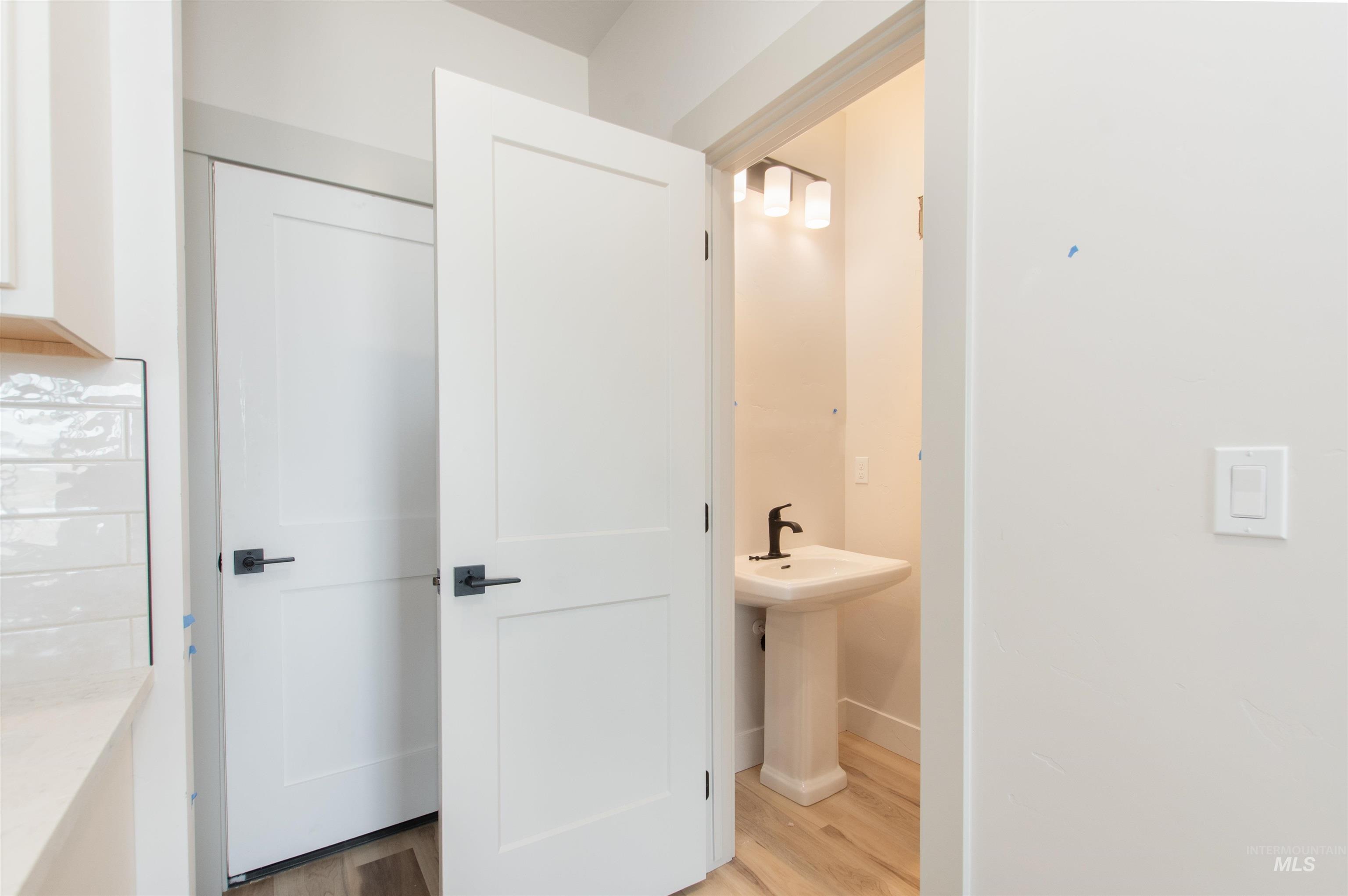 1960 NW Strahorn Dr., Mountain Home, Idaho 83647, 3 Bedrooms, 2.5 Bathrooms, Residential For Sale, Price $339,900,MLS 98968898