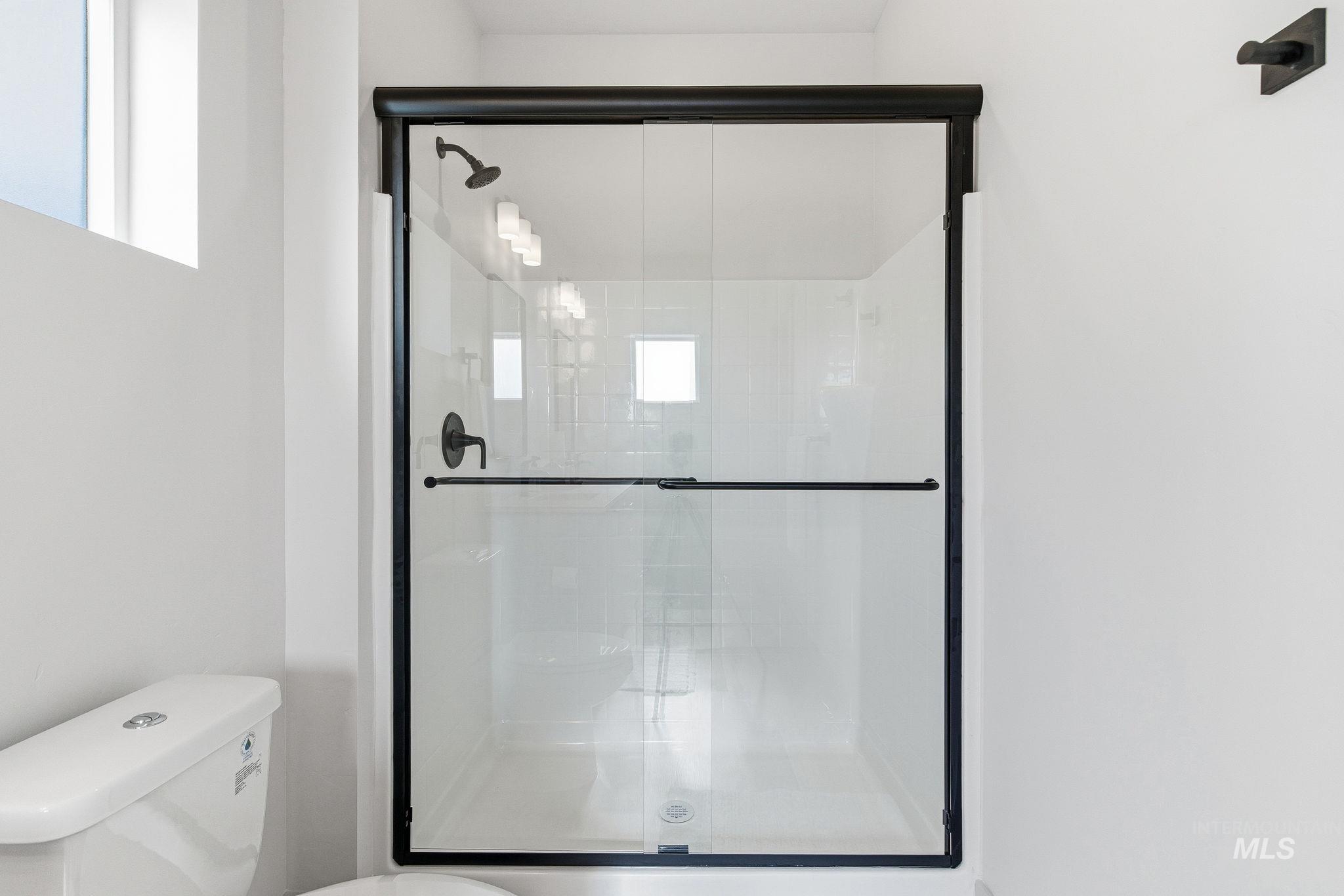 1960 NW Strahorn Dr., Mountain Home, Idaho 83647, 3 Bedrooms, 2.5 Bathrooms, Residential For Sale, Price $339,900, 98968898