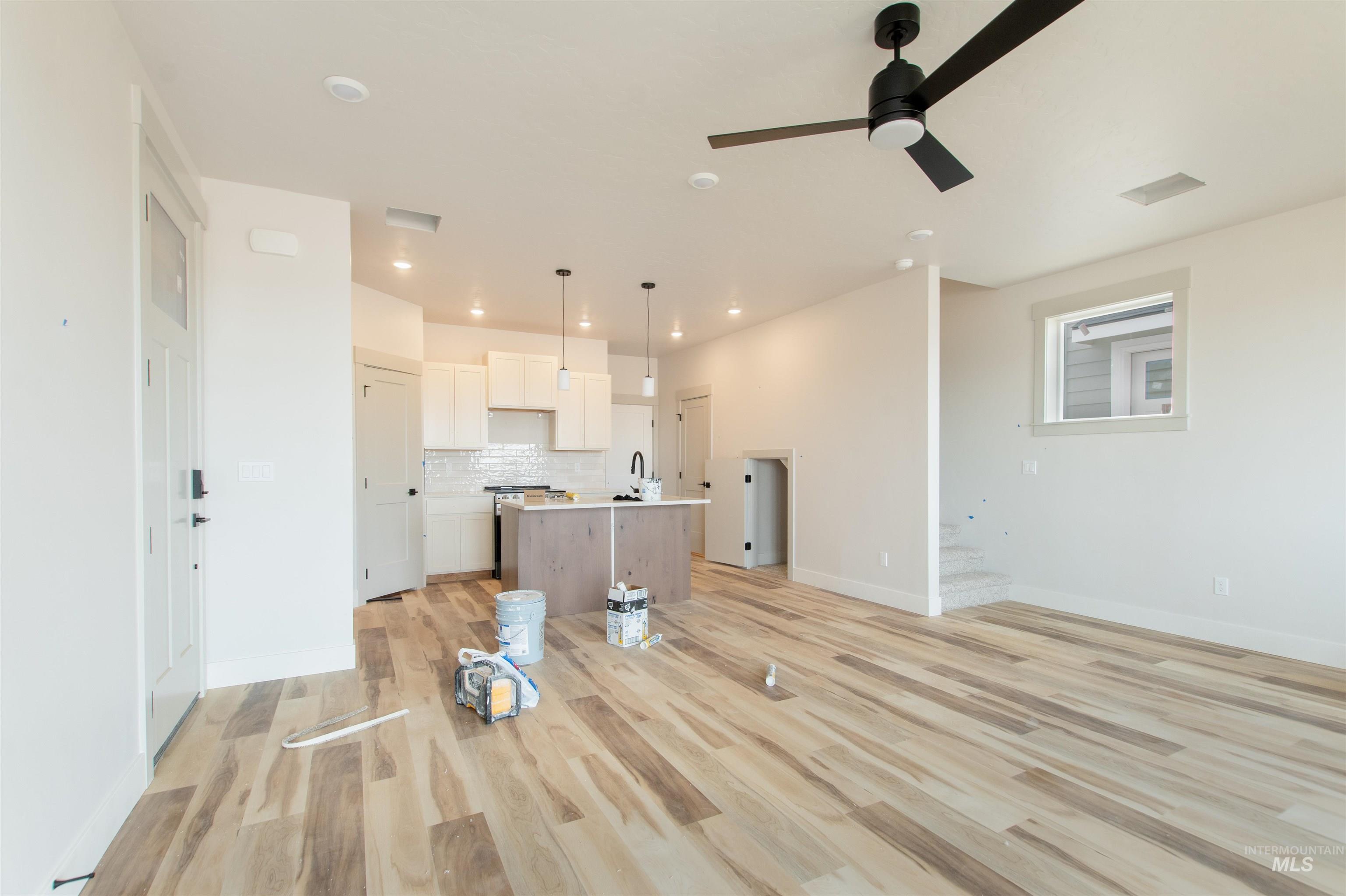 1960 NW Strahorn Dr., Mountain Home, Idaho 83647, 3 Bedrooms, 2.5 Bathrooms, Residential For Sale, Price $339,900,MLS 98968898