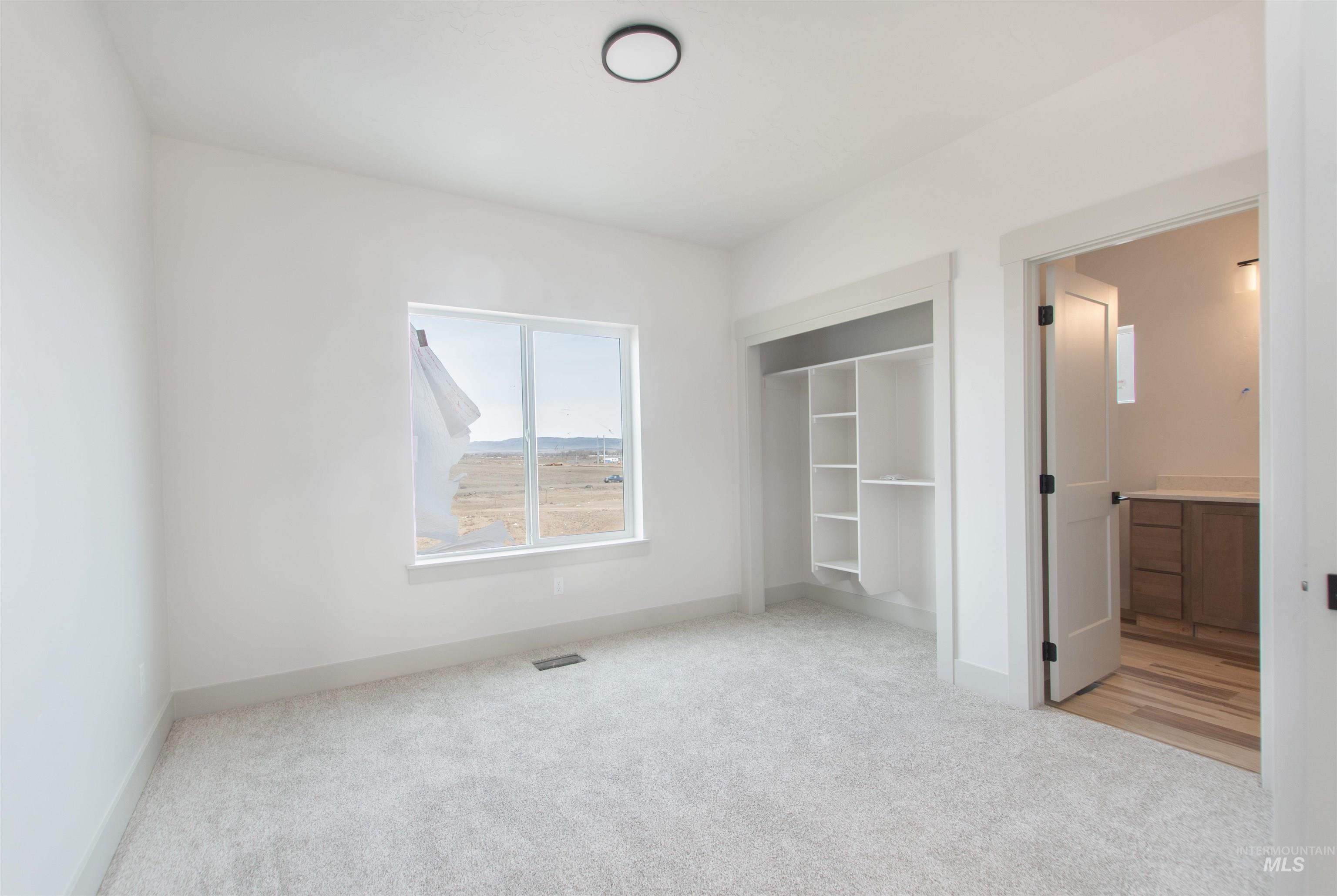 1960 NW Strahorn Dr., Mountain Home, Idaho 83647, 3 Bedrooms, 2.5 Bathrooms, Residential For Sale, Price $339,900,MLS 98968898