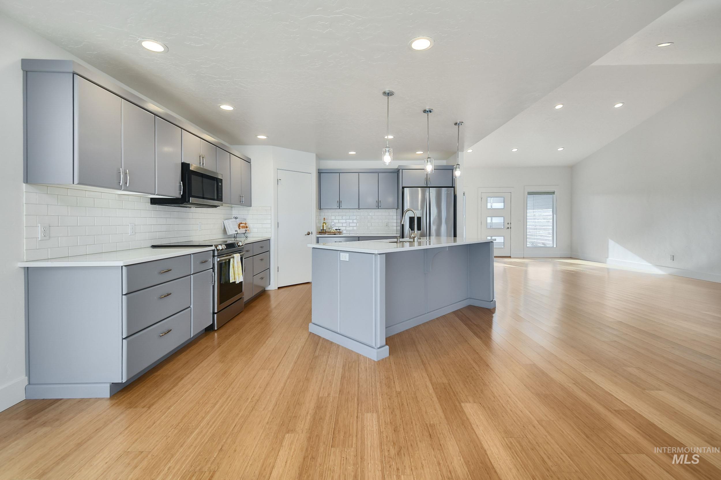 1577 Tamarack St, Fruitland, Idaho 83619, 2 Bedrooms, 2 Bathrooms, Residential For Sale, Price $360,000,MLS 98968899