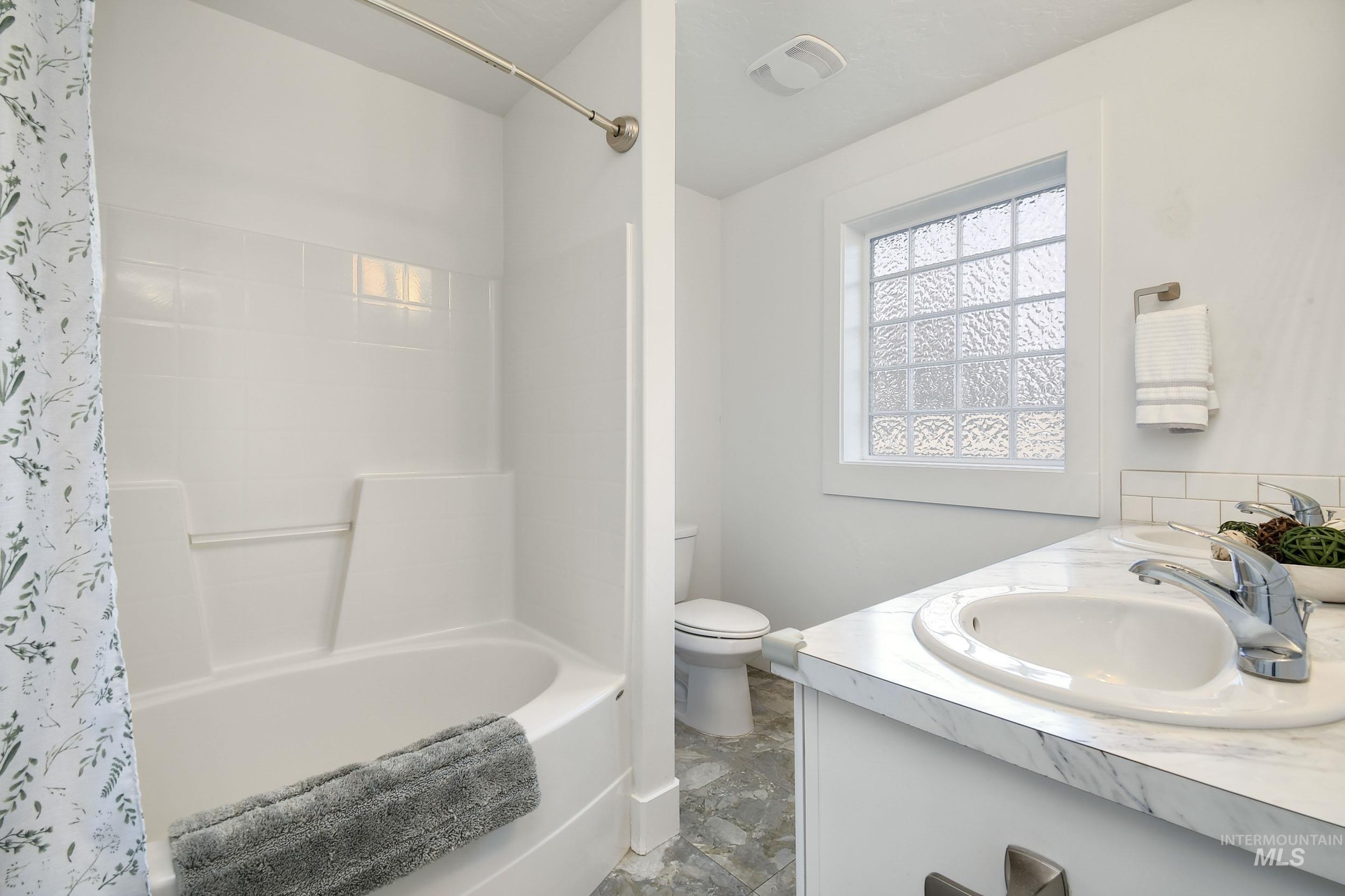 1577 Tamarack St, Fruitland, Idaho 83619, 2 Bedrooms, 2 Bathrooms, Residential For Sale, Price $360,000,MLS 98968899