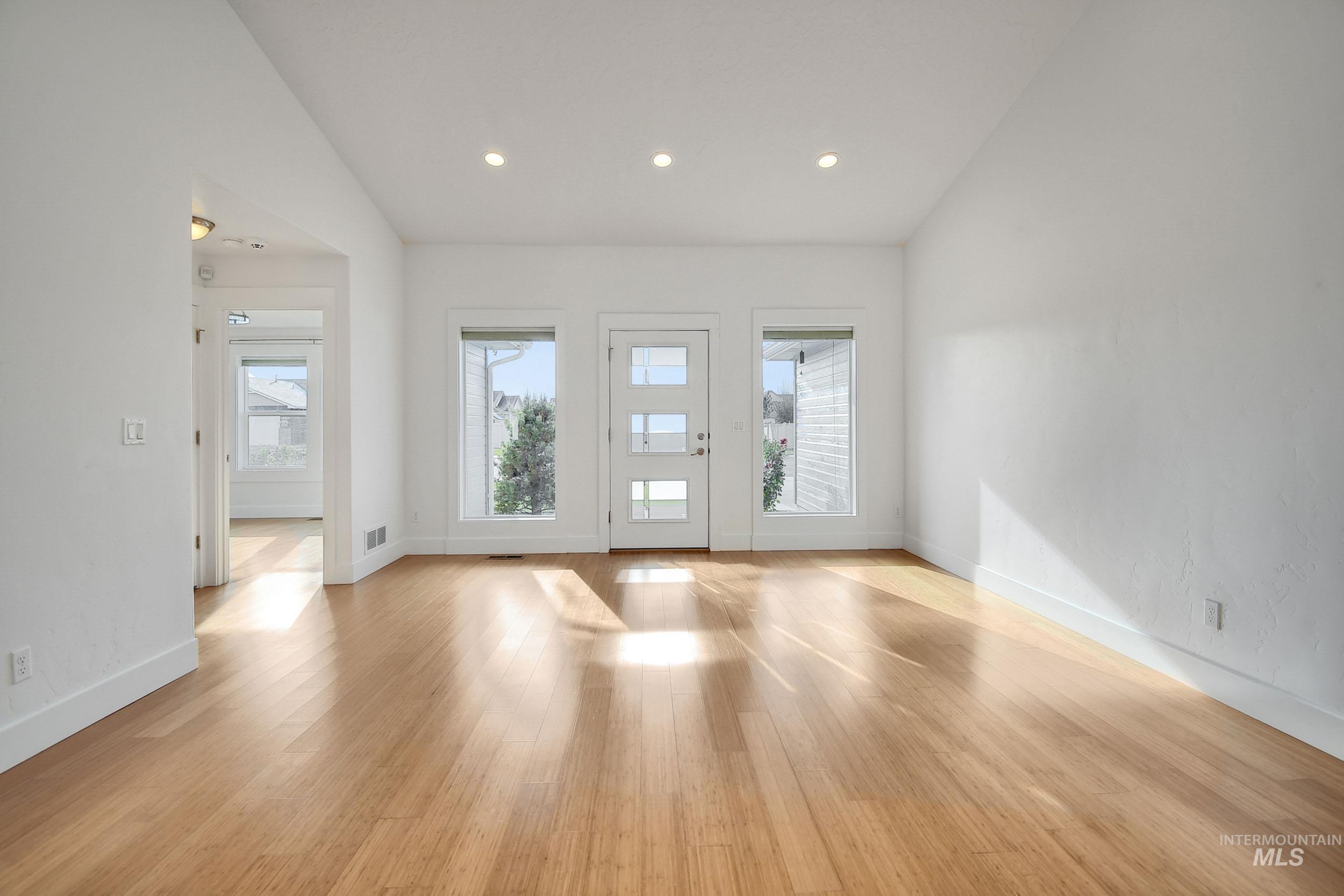 1577 Tamarack St, Fruitland, Idaho 83619, 2 Bedrooms, 2 Bathrooms, Residential For Sale, Price $360,000,MLS 98968899