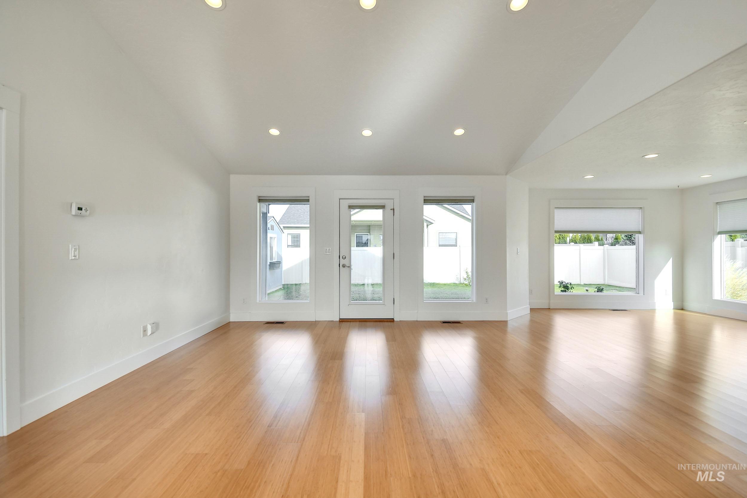 1577 Tamarack St, Fruitland, Idaho 83619, 2 Bedrooms, 2 Bathrooms, Residential For Sale, Price $360,000,MLS 98968899