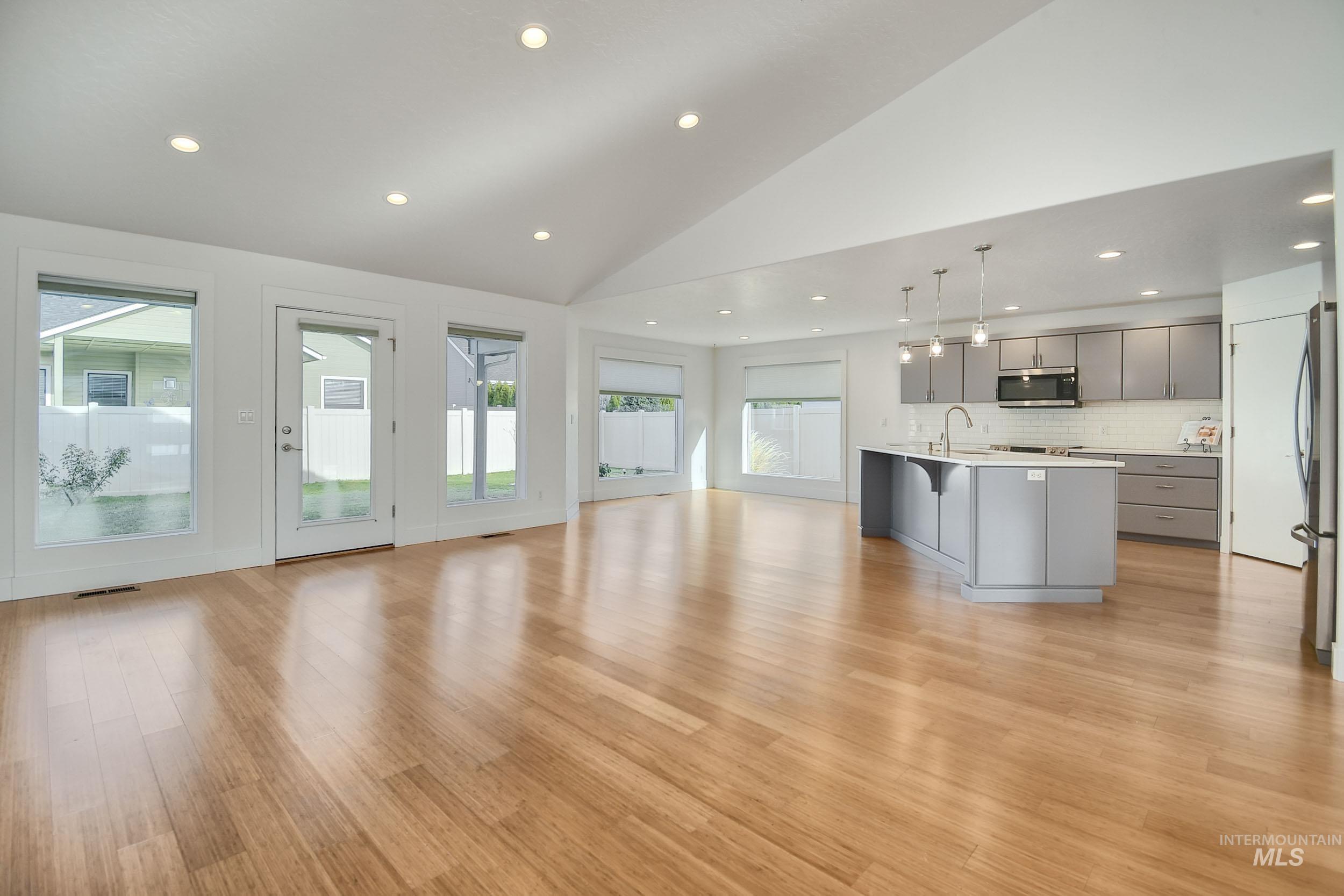 1577 Tamarack St, Fruitland, Idaho 83619, 2 Bedrooms, 2 Bathrooms, Residential For Sale, Price $360,000,MLS 98968899