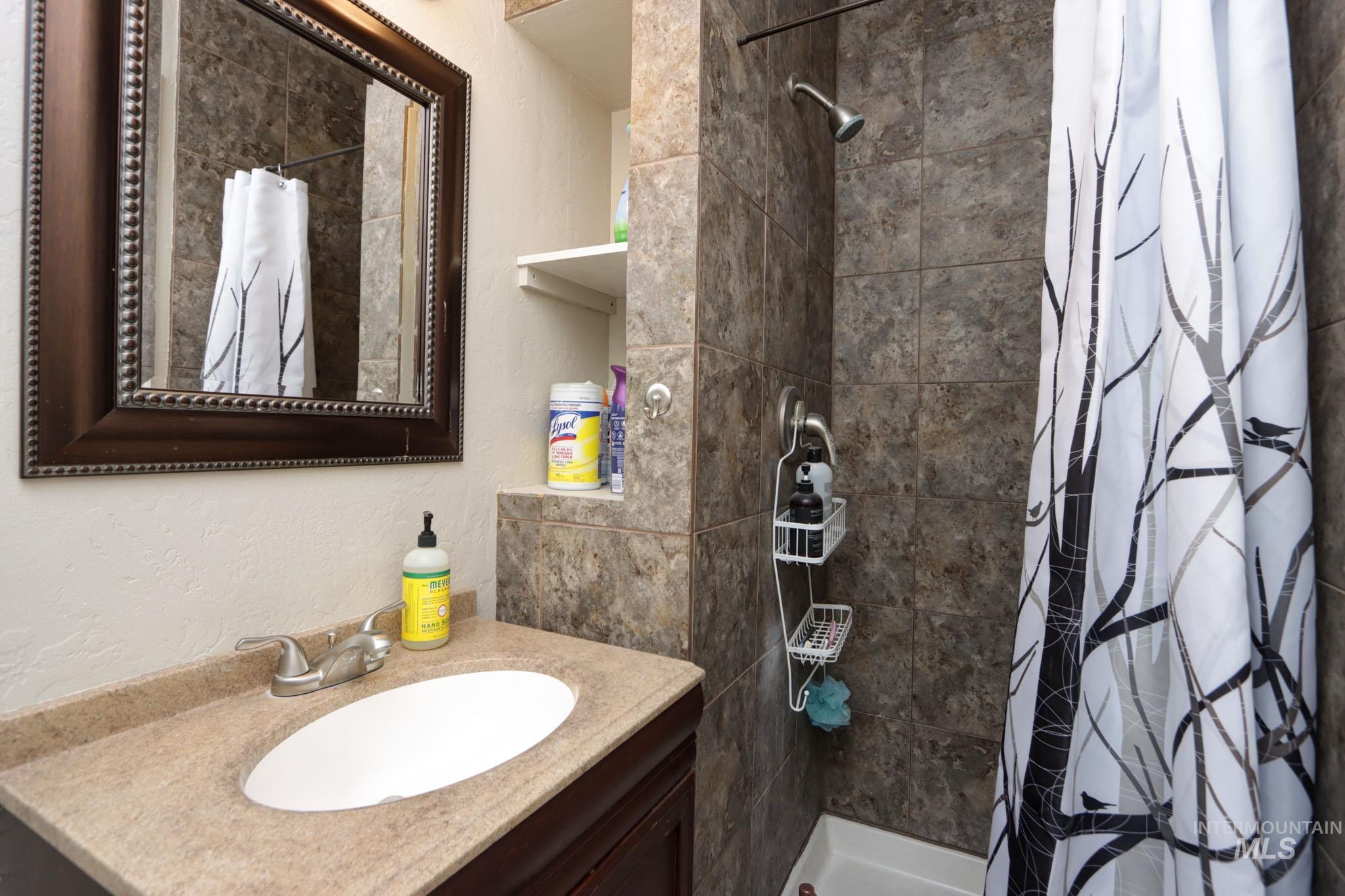 1725 W Central Avenue, Emmett, Idaho 83617, 3 Bedrooms, 3 Bathrooms, Residential For Sale, Price $689,900,MLS 98968902