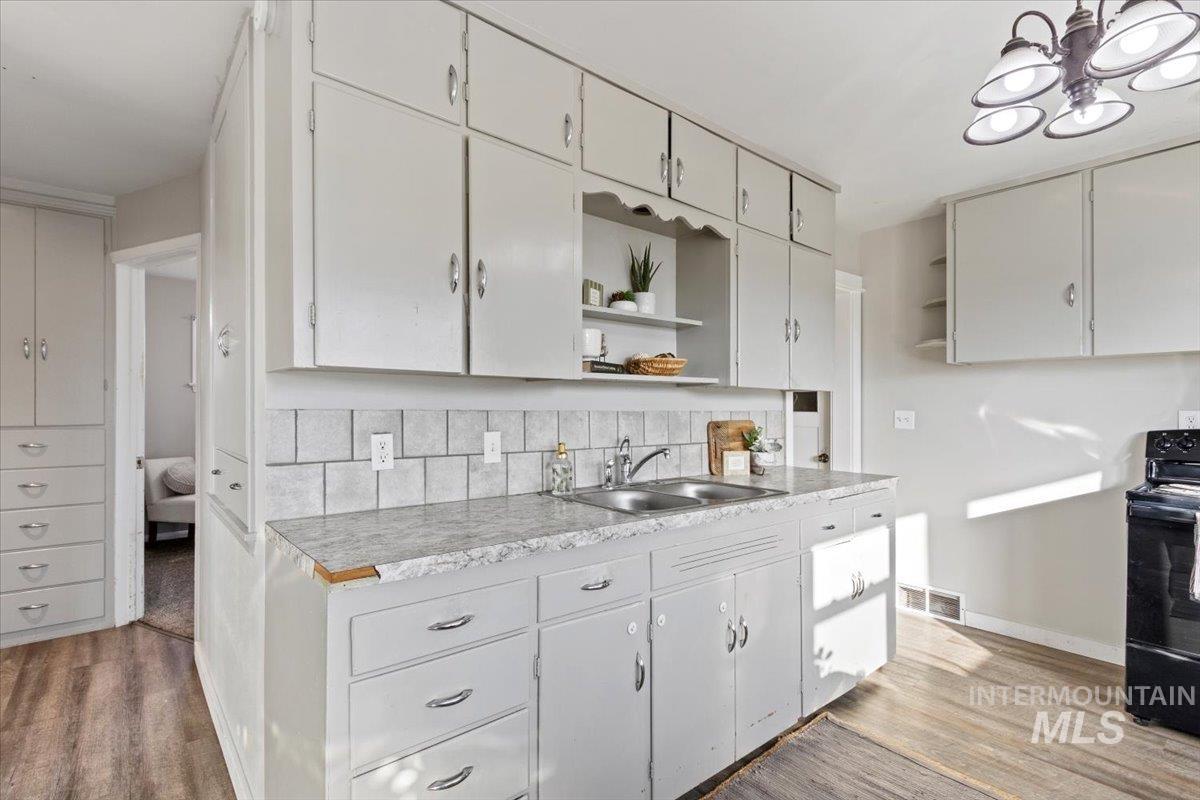 502 E 13th St., Burley, Idaho 83318, 4 Bedrooms, 1.5 Bathrooms, Residential For Sale, Price $285,000,MLS 98968903