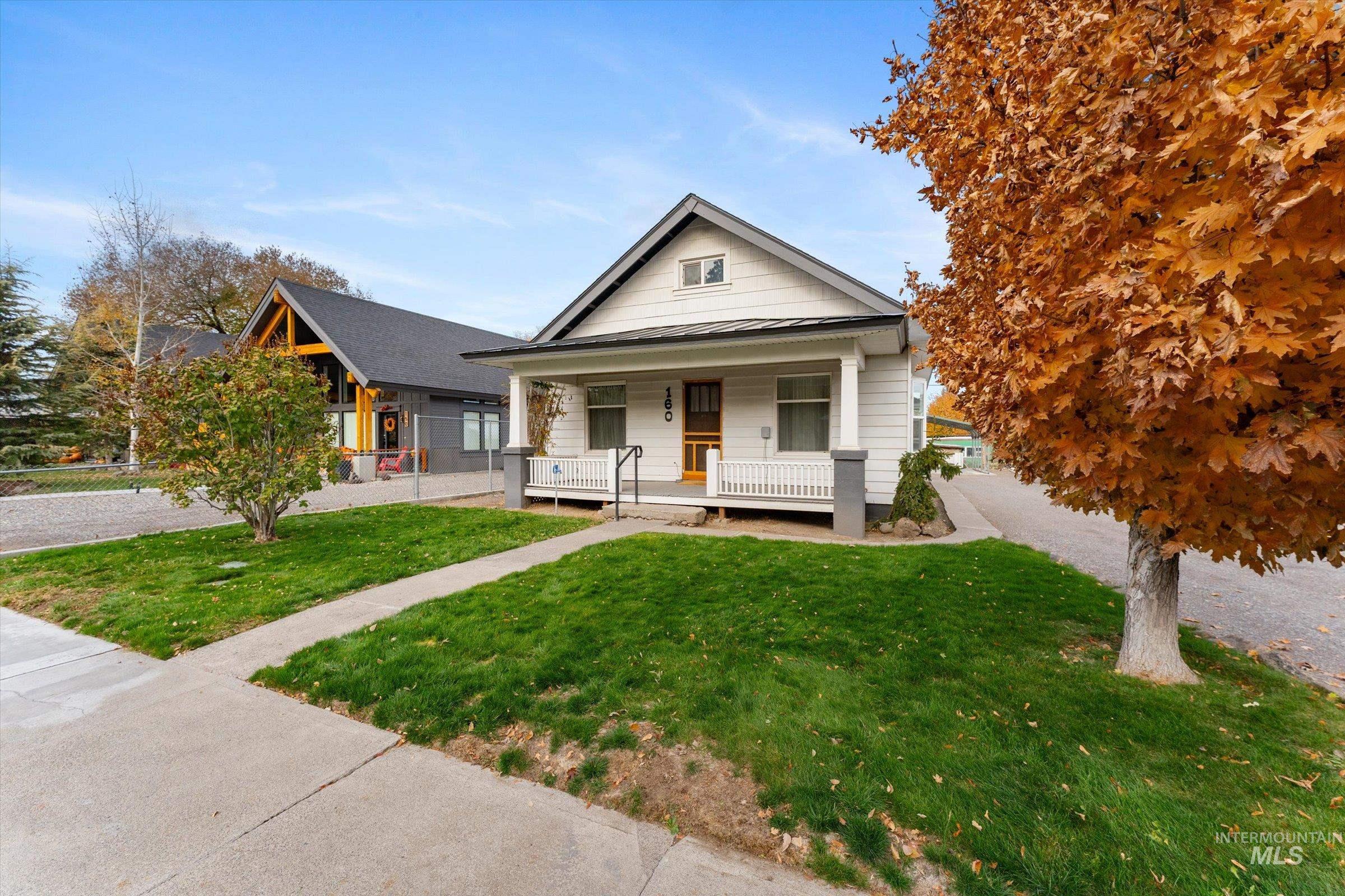 160 E Arthur Ave., Glenns Ferry, Idaho 83623, 2 Bedrooms, 1 Bathroom, Residential For Sale, Price $299,000,MLS 98968905