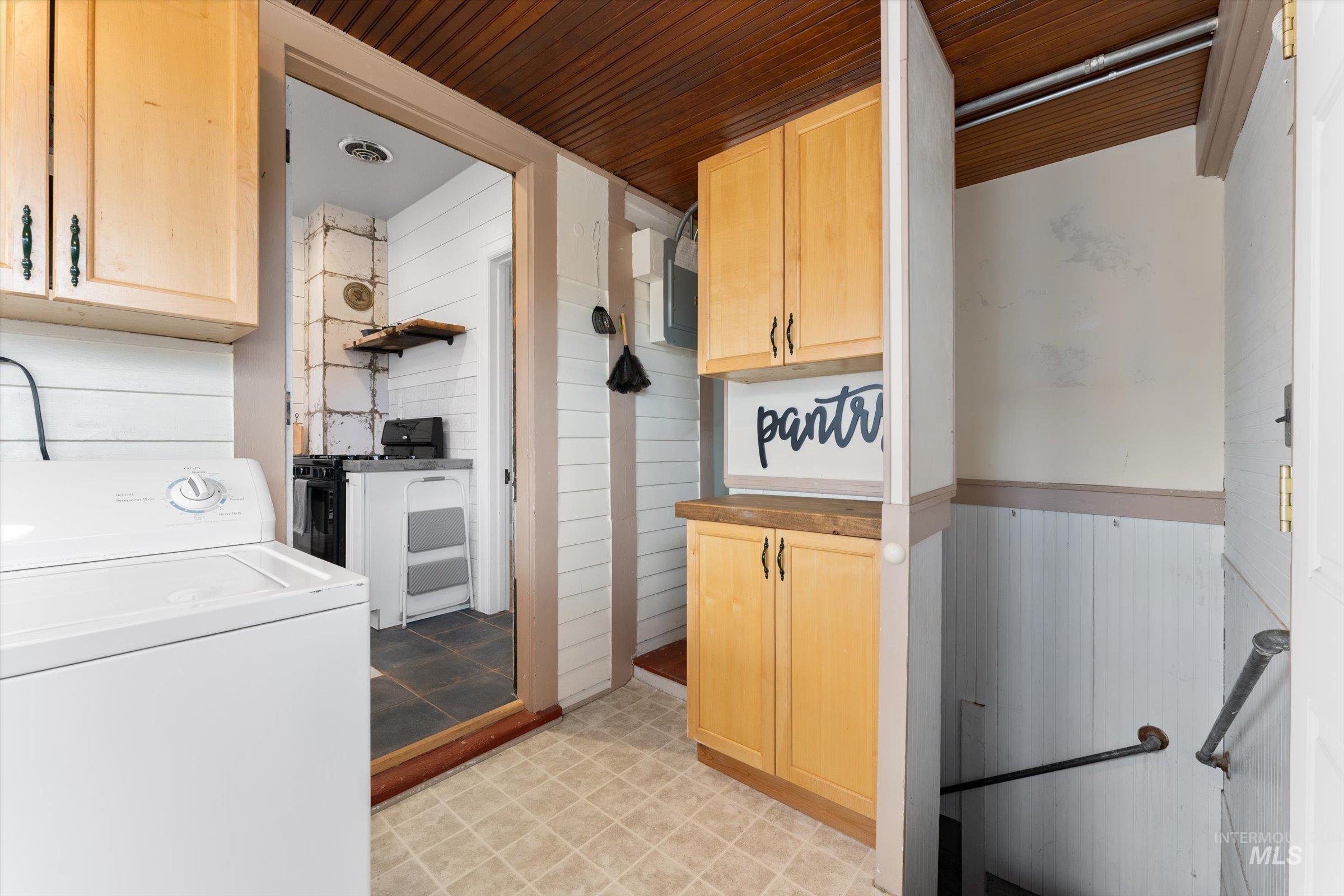 160 E Arthur Ave., Glenns Ferry, Idaho 83623, 2 Bedrooms, 1 Bathroom, Residential For Sale, Price $299,000,MLS 98968905