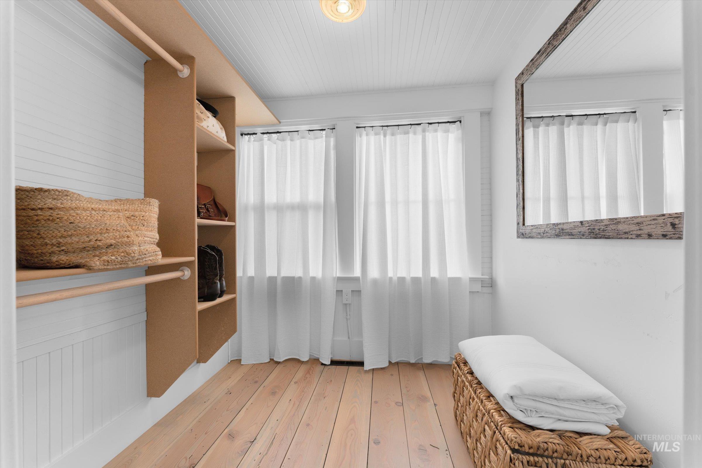 160 E Arthur Ave., Glenns Ferry, Idaho 83623, 2 Bedrooms, 1 Bathroom, Residential For Sale, Price $299,000,MLS 98968905