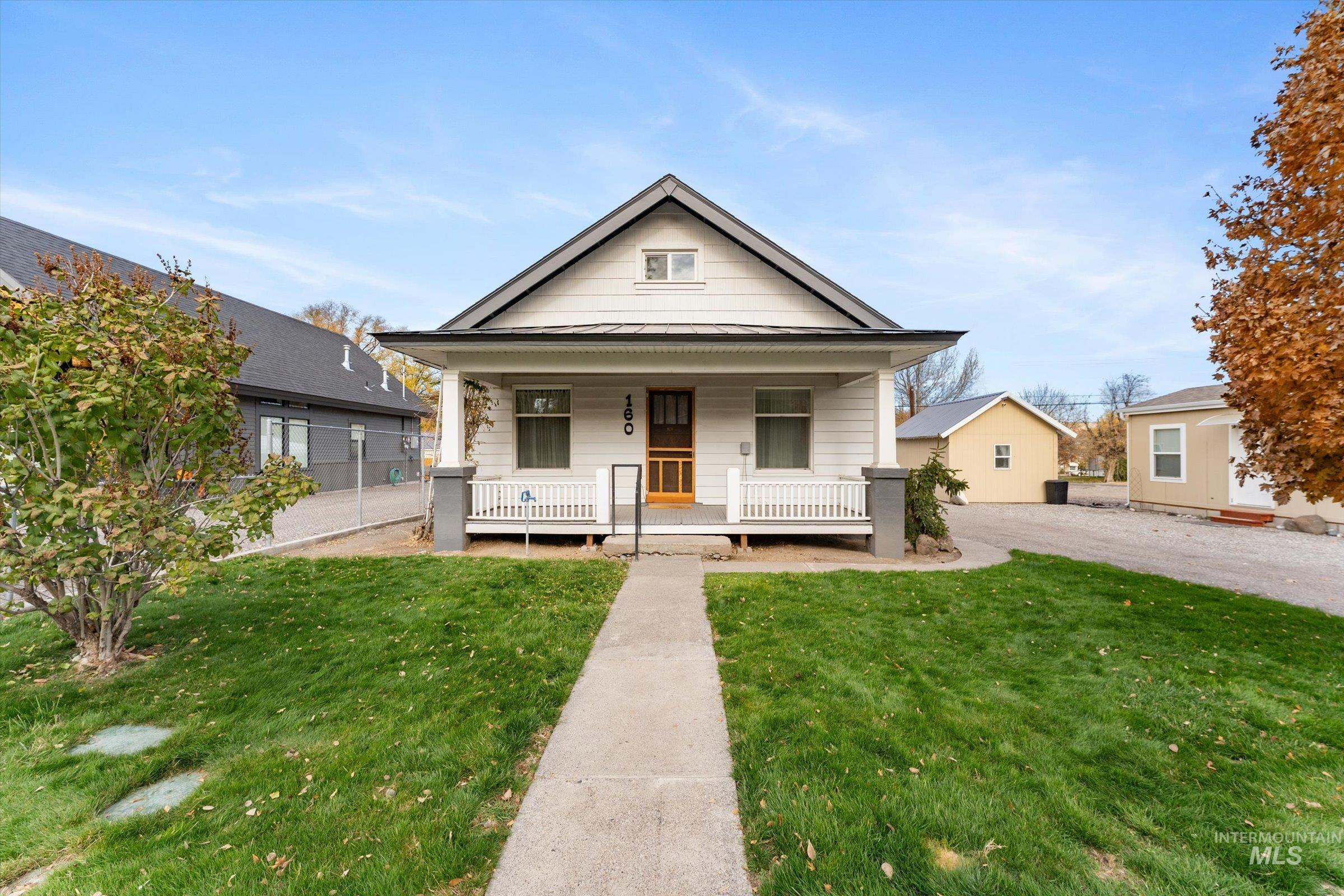 160 E Arthur Ave., Glenns Ferry, Idaho 83623, 2 Bedrooms, 1 Bathroom, Residential For Sale, Price $299,000,MLS 98968905