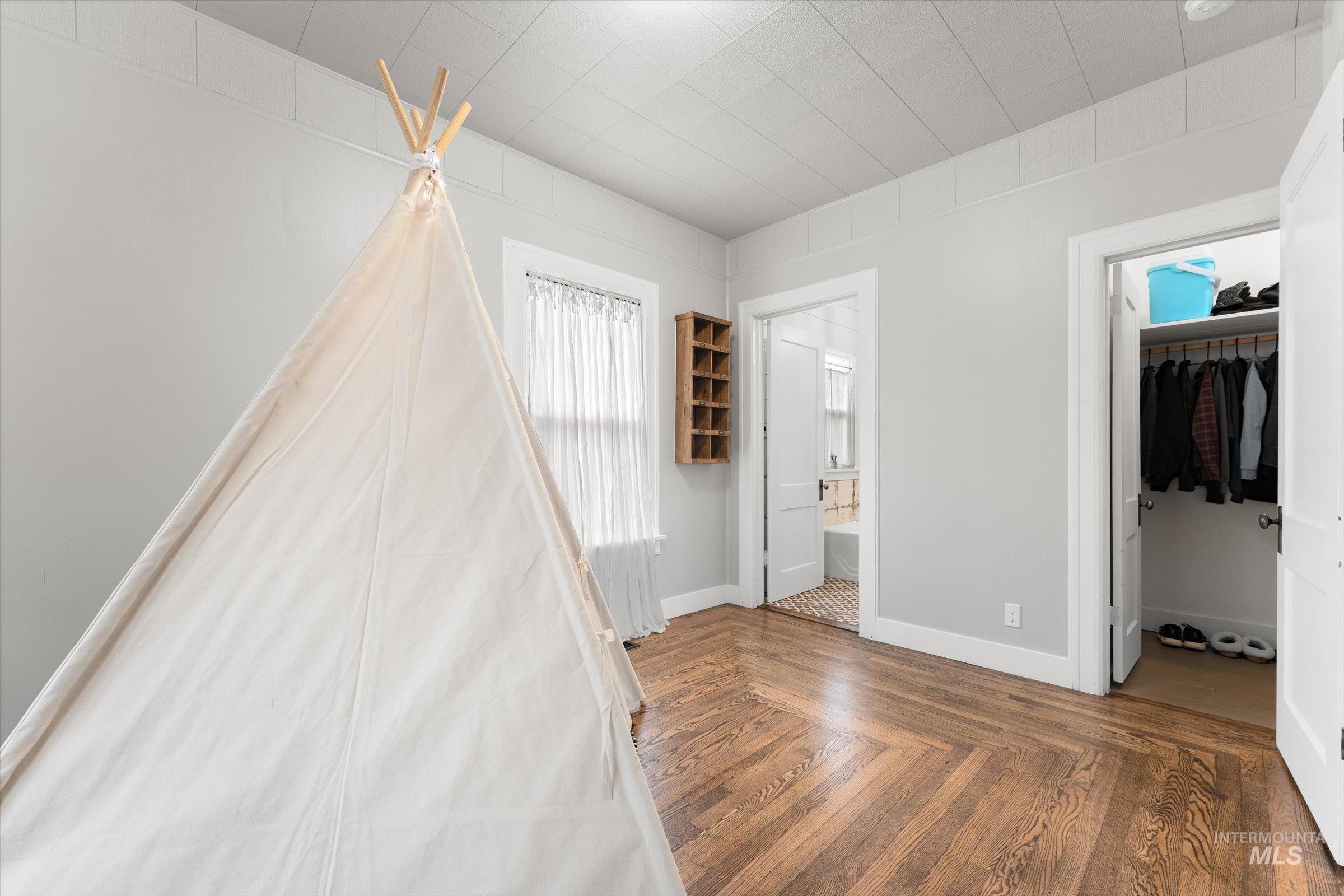 160 E Arthur Ave., Glenns Ferry, Idaho 83623, 2 Bedrooms, 1 Bathroom, Residential For Sale, Price $299,000,MLS 98968905