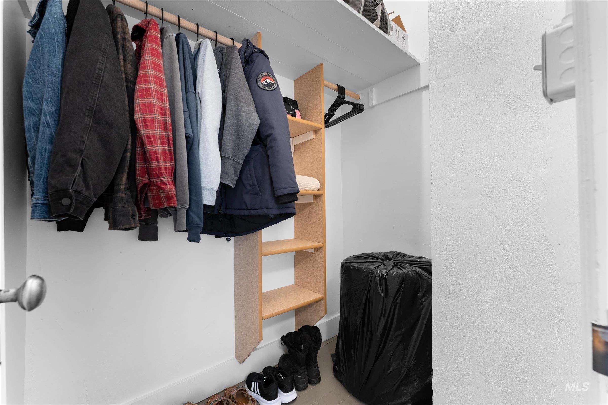 160 E Arthur Ave., Glenns Ferry, Idaho 83623, 2 Bedrooms, 1 Bathroom, Residential For Sale, Price $299,000,MLS 98968905