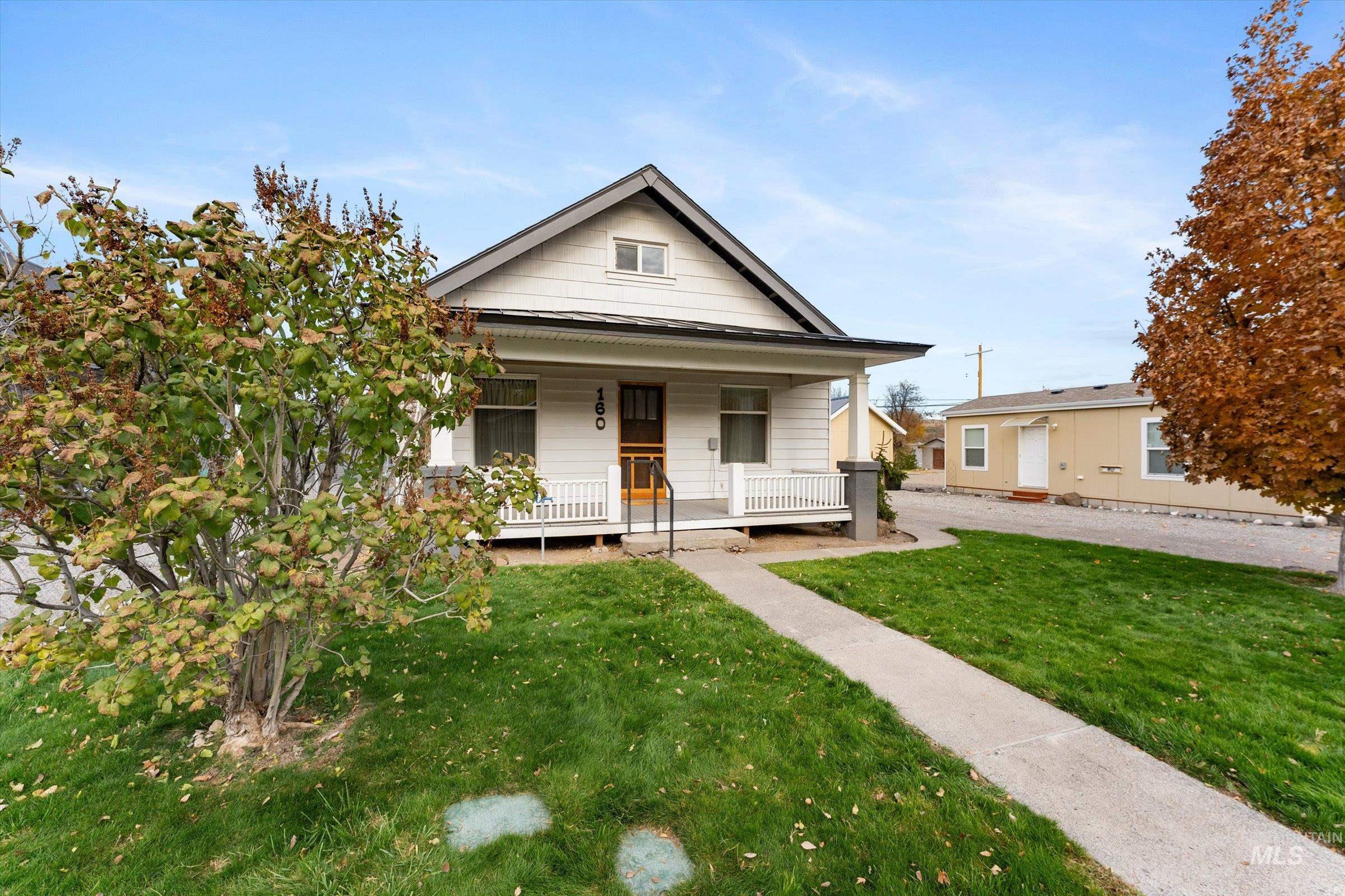 160 E Arthur Ave., Glenns Ferry, Idaho 83623, 2 Bedrooms, 1 Bathroom, Residential For Sale, Price $299,000,MLS 98968905