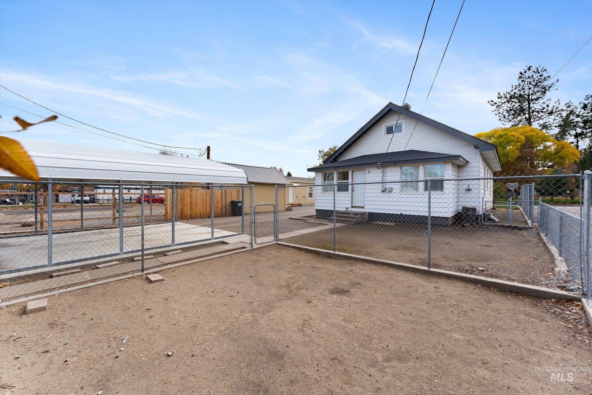 160 E Arthur Ave., Glenns Ferry, Idaho 83623, 2 Bedrooms, 1 Bathroom, Residential For Sale, Price $299,000,MLS 98968905