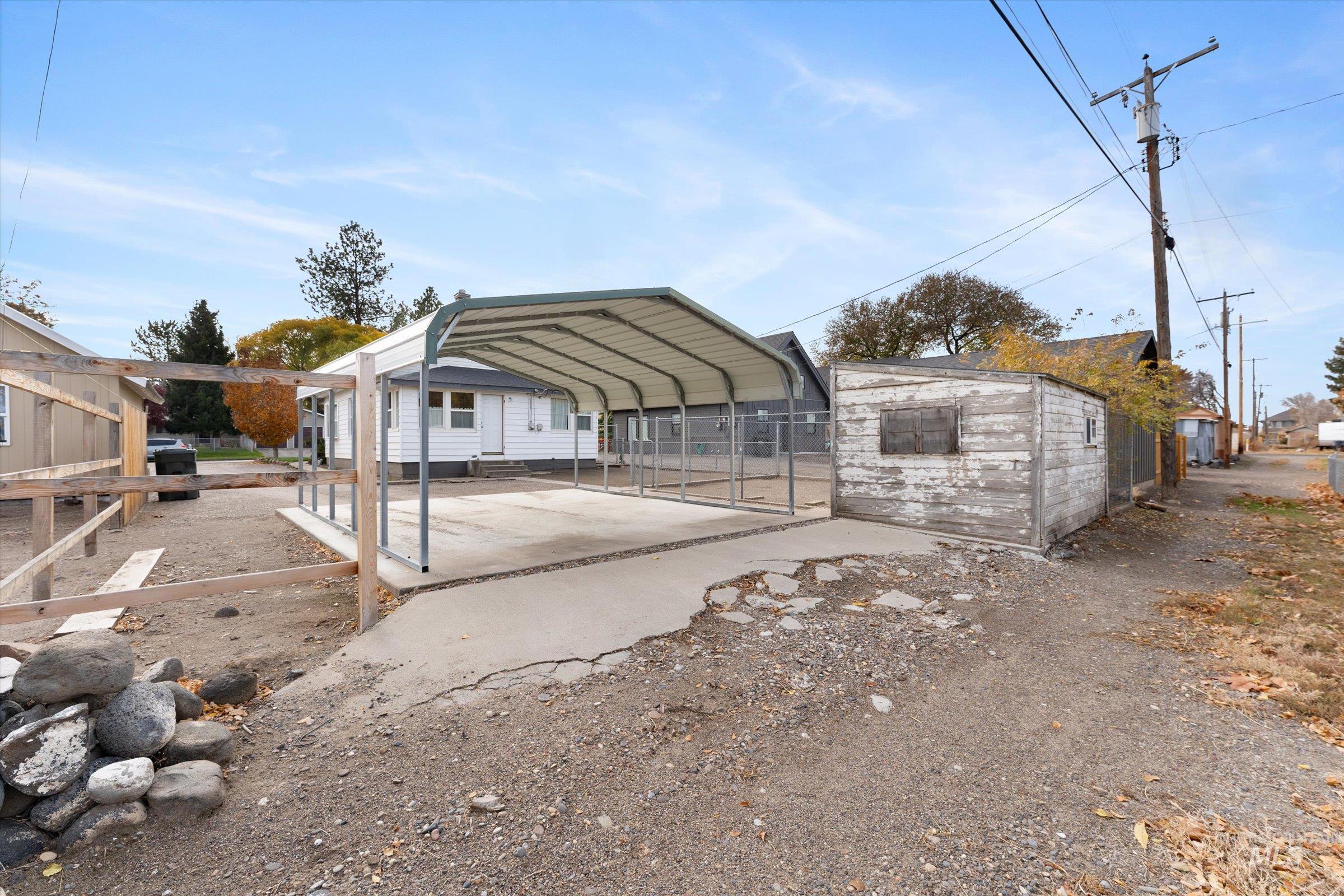 160 E Arthur Ave., Glenns Ferry, Idaho 83623, 2 Bedrooms, 1 Bathroom, Residential For Sale, Price $299,000,MLS 98968905