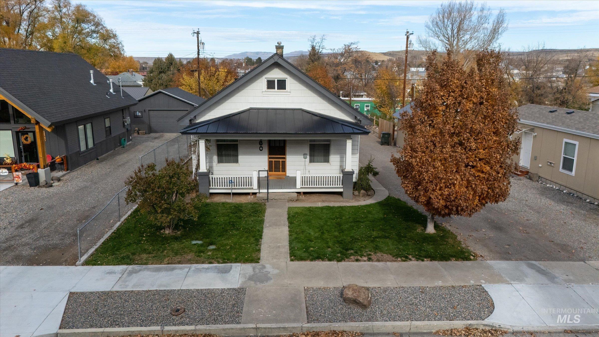 160 E Arthur Ave., Glenns Ferry, Idaho 83623, 2 Bedrooms, 1 Bathroom, Residential For Sale, Price $299,000,MLS 98968905