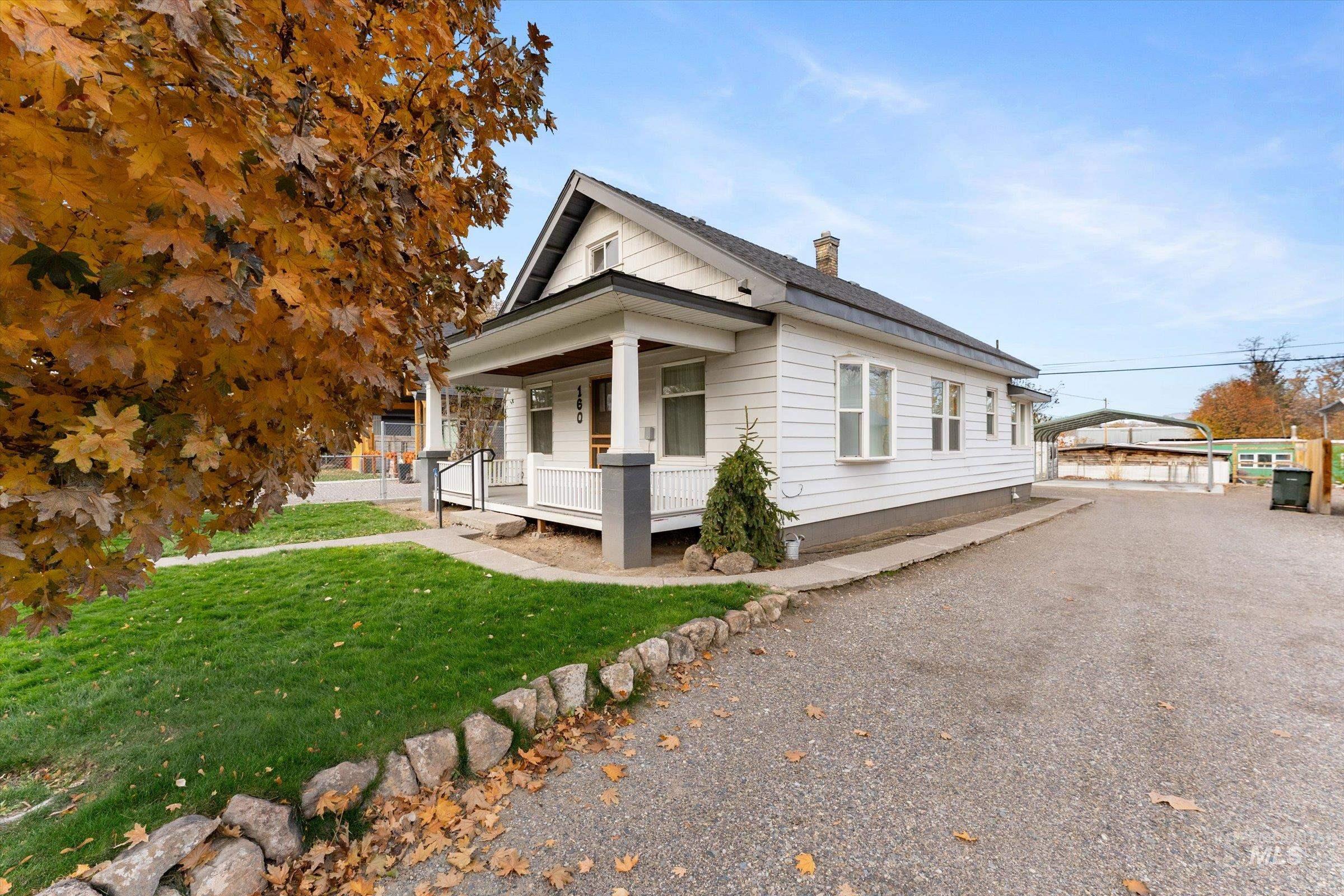 160 E Arthur Ave., Glenns Ferry, Idaho 83623, 2 Bedrooms, 1 Bathroom, Residential For Sale, Price $299,000,MLS 98968905