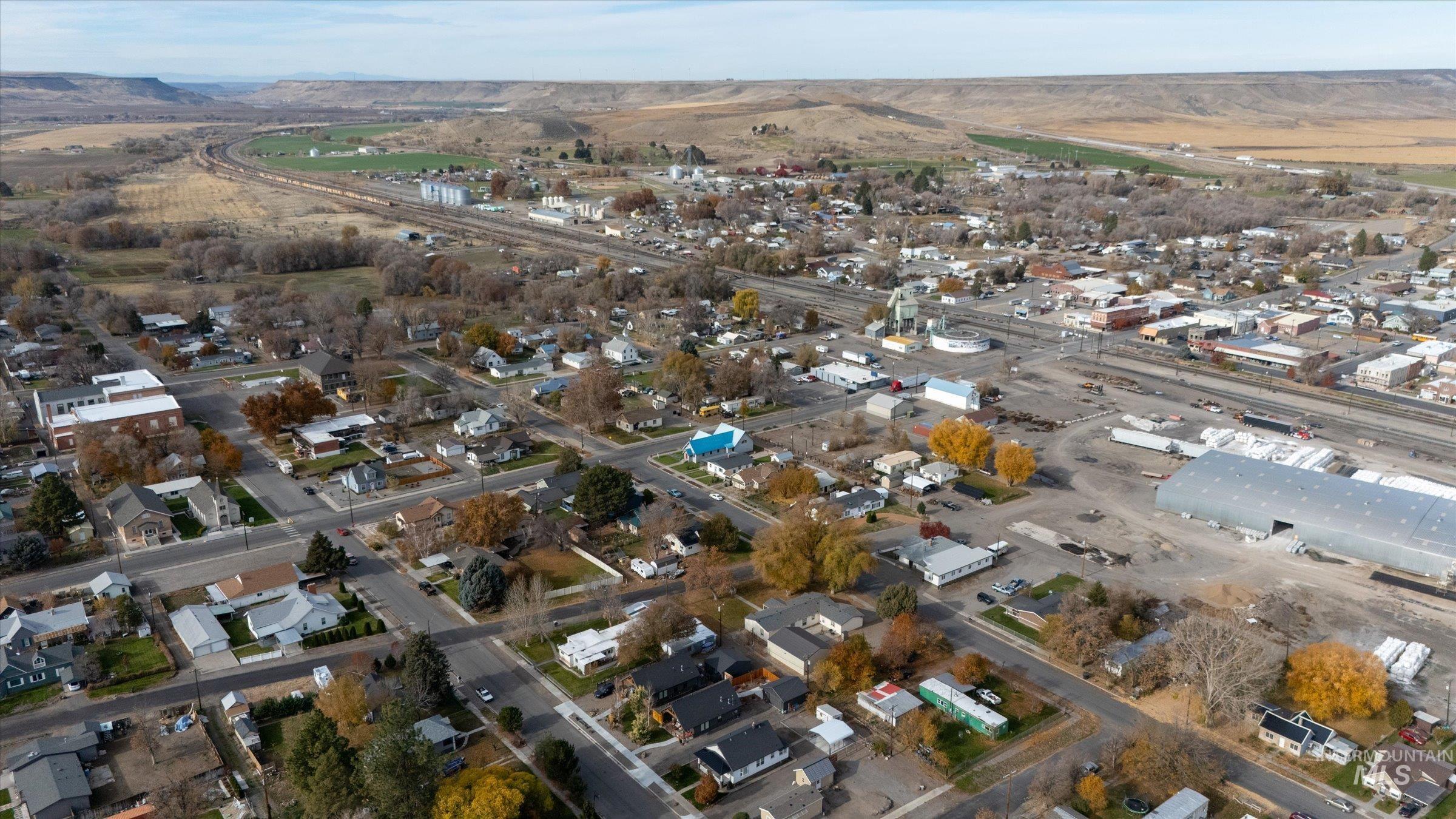 160 E Arthur Ave., Glenns Ferry, Idaho 83623, 2 Bedrooms, 1 Bathroom, Residential For Sale, Price $299,000,MLS 98968905