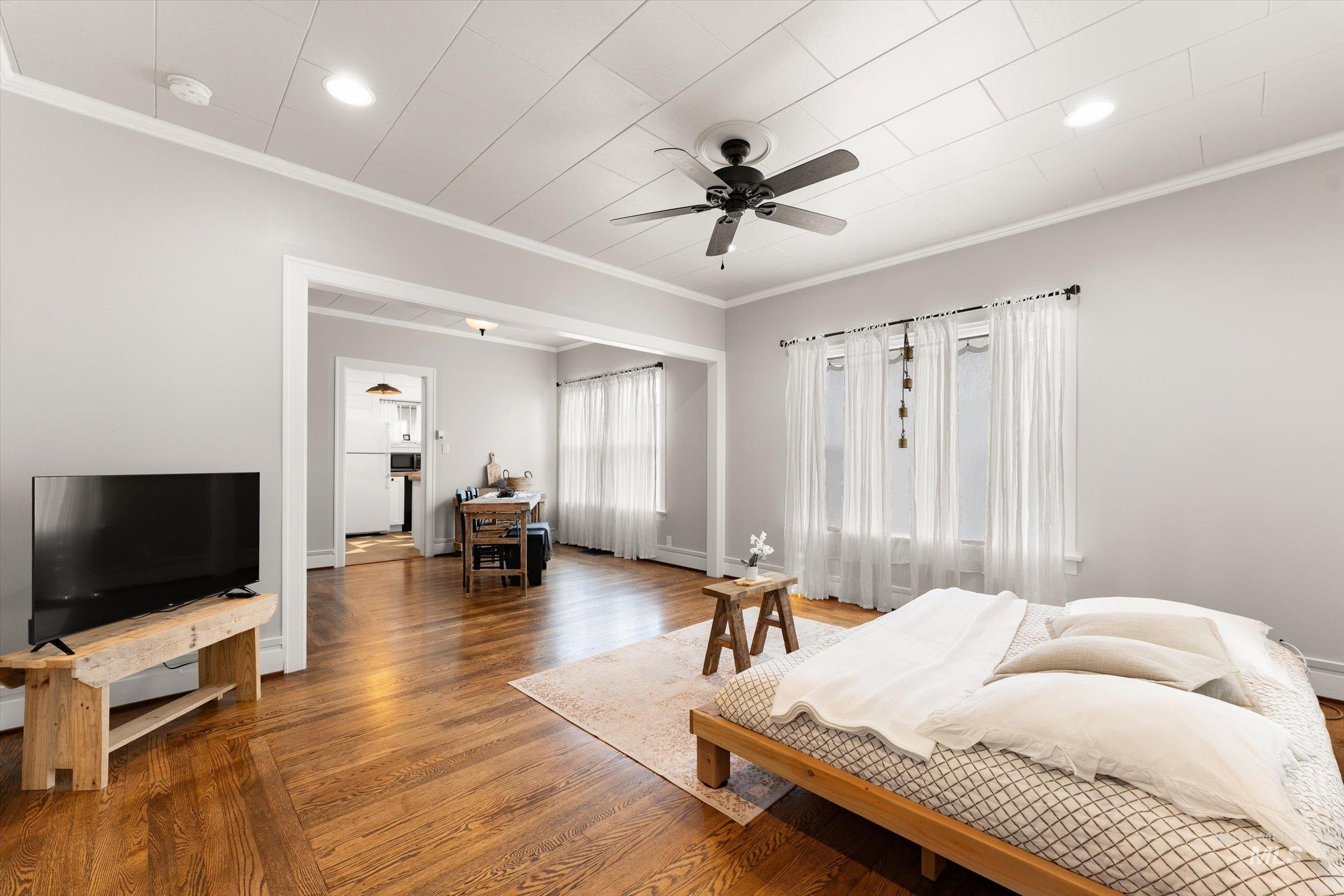 160 E Arthur Ave., Glenns Ferry, Idaho 83623, 2 Bedrooms, 1 Bathroom, Residential For Sale, Price $299,000,MLS 98968905