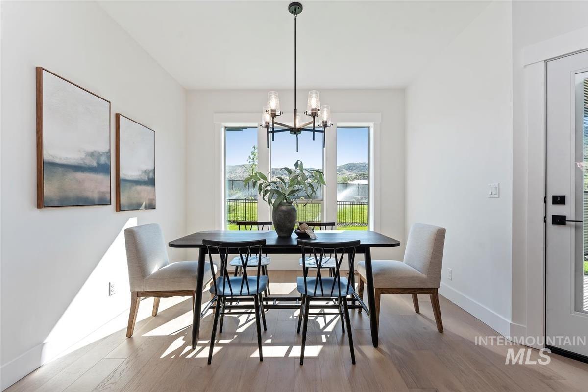 2242 E Rodeo St., Kuna, Idaho 83634, 3 Bedrooms, 2 Bathrooms, Residential For Sale, Price $529,880,MLS 98968914