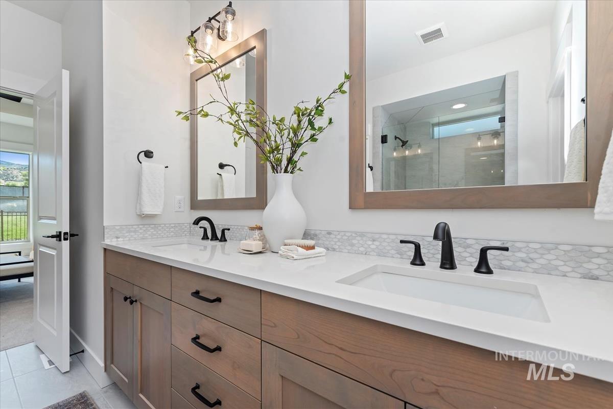 2242 E Rodeo St., Kuna, Idaho 83634, 3 Bedrooms, 2 Bathrooms, Residential For Sale, Price $529,880,MLS 98968914