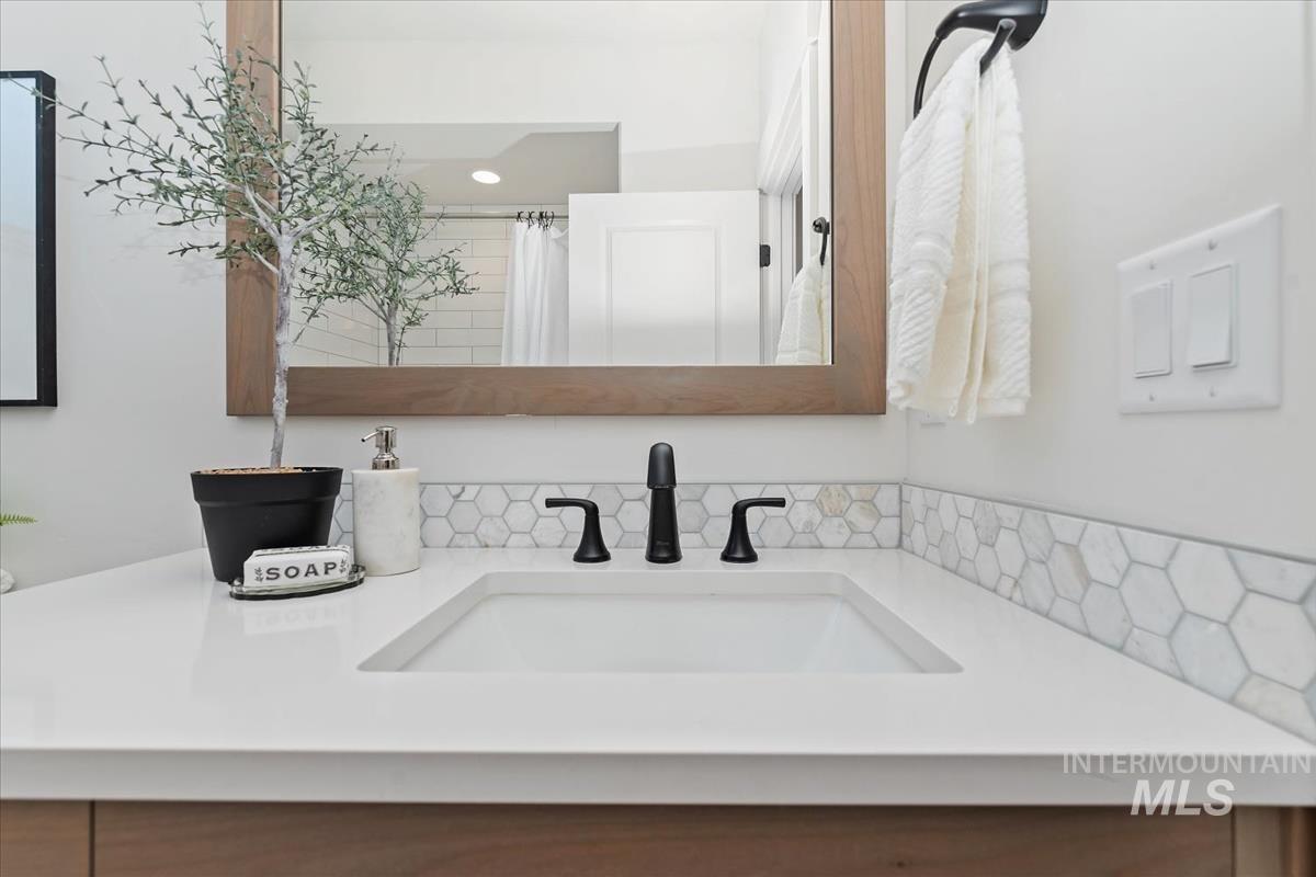 2242 E Rodeo St., Kuna, Idaho 83634, 3 Bedrooms, 2 Bathrooms, Residential For Sale, Price $529,880,MLS 98968914