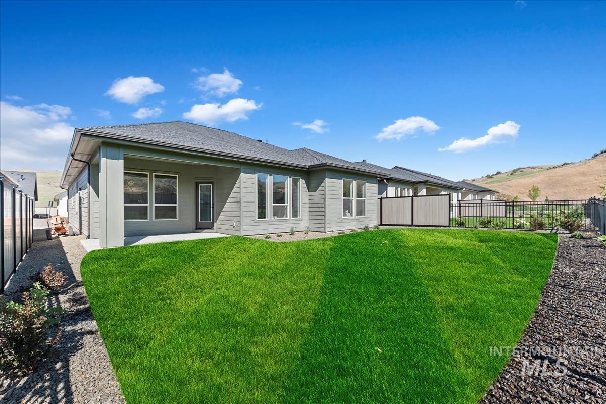 2242 E Rodeo St., Kuna, Idaho 83634, 3 Bedrooms, 2 Bathrooms, Residential For Sale, Price $529,880,MLS 98968914