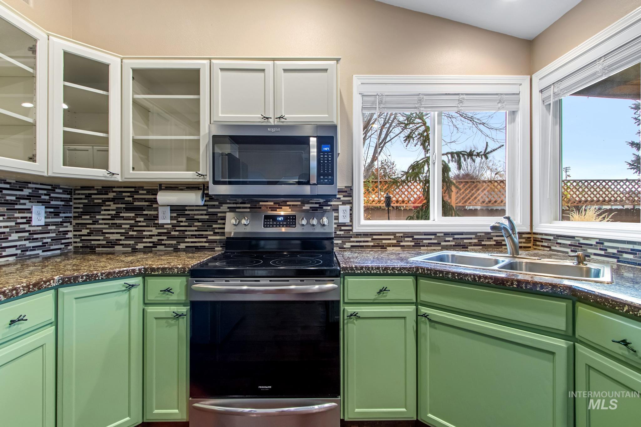 2055 W Sunny Slope Dr, Meridian, Idaho 83642-4340, 4 Bedrooms, 3.5 Bathrooms, Residential For Sale, Price $499,999,MLS 98968926