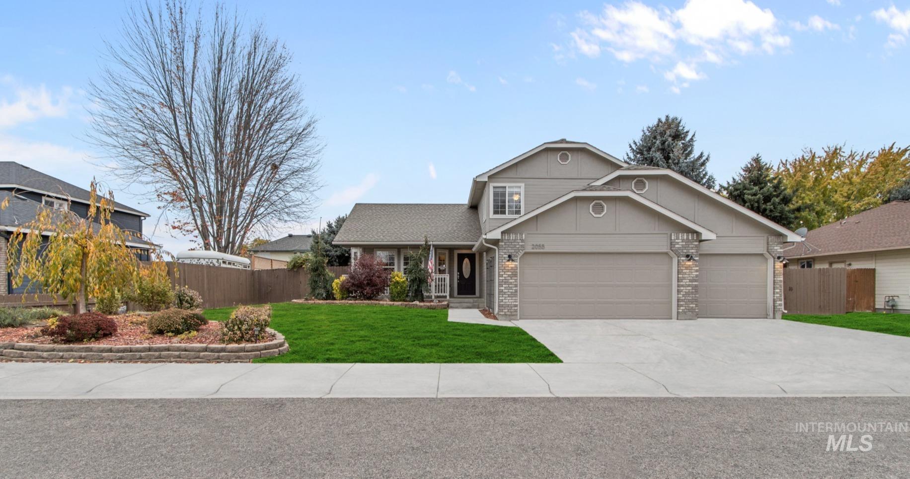 2055 W Sunny Slope Dr, Meridian, Idaho 83642-4340, 4 Bedrooms, 3.5 Bathrooms, Residential For Sale, Price $499,999,MLS 98968926