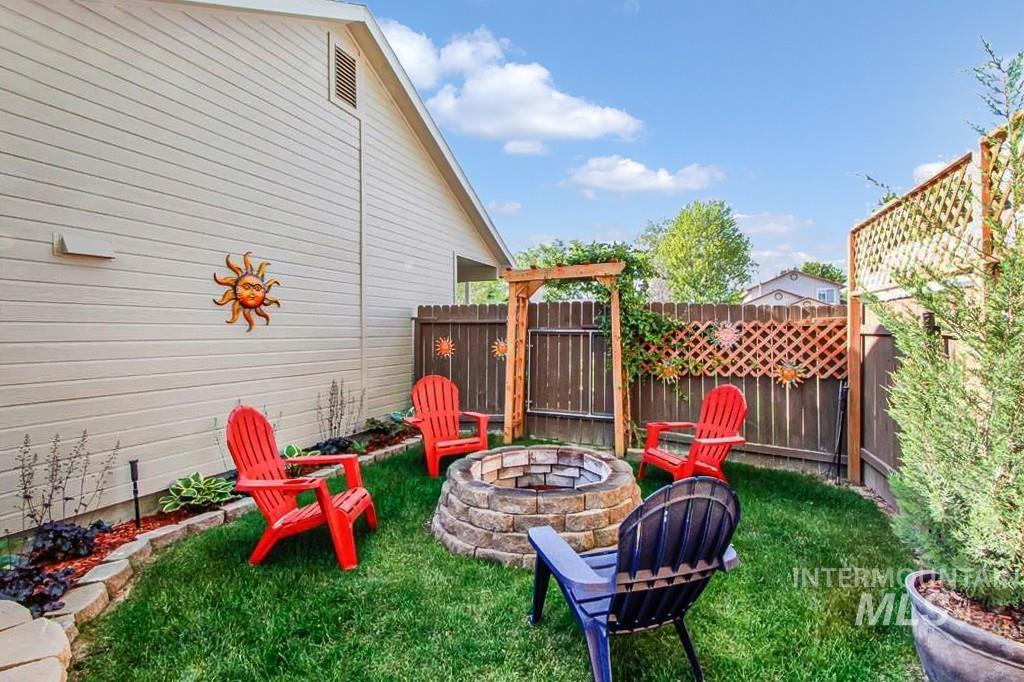 2055 W Sunny Slope Dr, Meridian, Idaho 83642-4340, 4 Bedrooms, 3.5 Bathrooms, Residential For Sale, Price $499,999,MLS 98968926