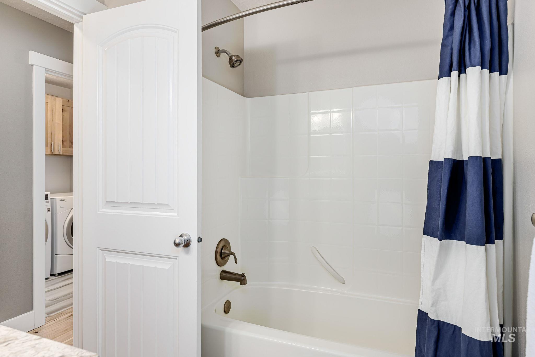 5305 N Pierce Park Ln., Boise, Idaho 83714, 3 Bedrooms, 2 Bathrooms, Residential For Sale, Price $473,900,MLS 98968929