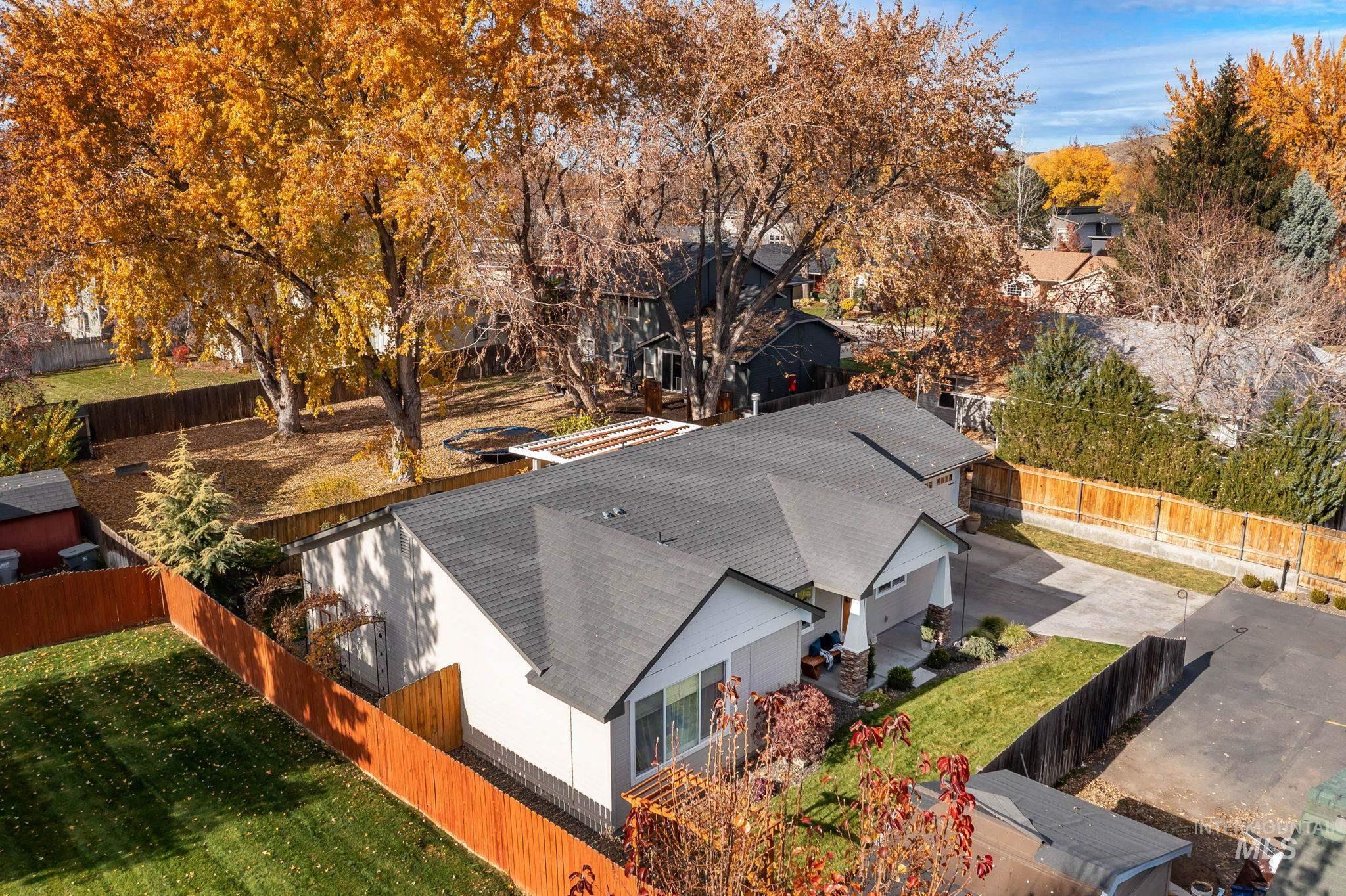 5305 N Pierce Park Ln., Boise, Idaho 83714, 3 Bedrooms, 2 Bathrooms, Residential For Sale, Price $473,900,MLS 98968929