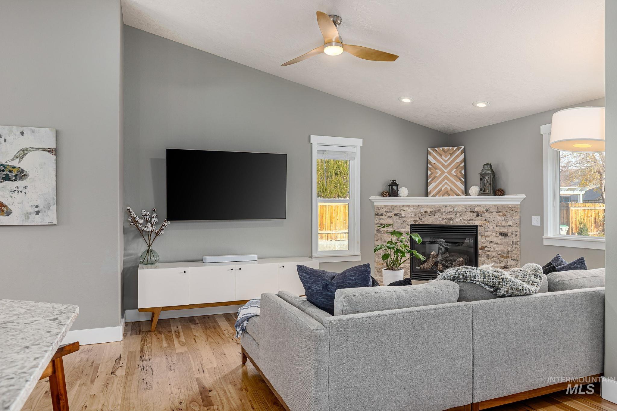 5305 N Pierce Park Ln., Boise, Idaho 83714, 3 Bedrooms, 2 Bathrooms, Residential For Sale, Price $473,900,MLS 98968929