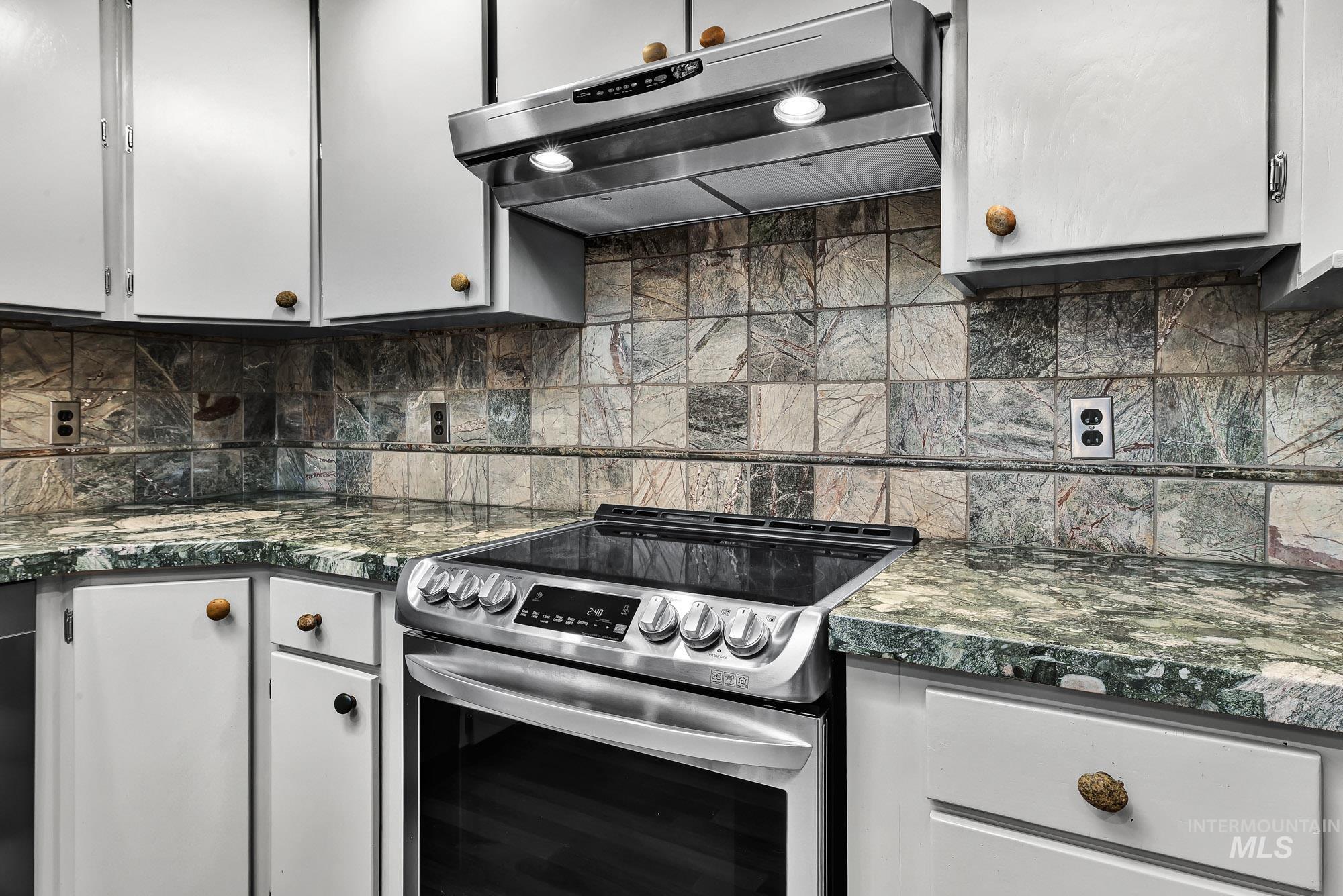 457 E Beacon Light Rd, Eagle, Idaho 83616, 4 Bedrooms, 2.5 Bathrooms, Residential For Sale, Price $874,900,MLS 98968932