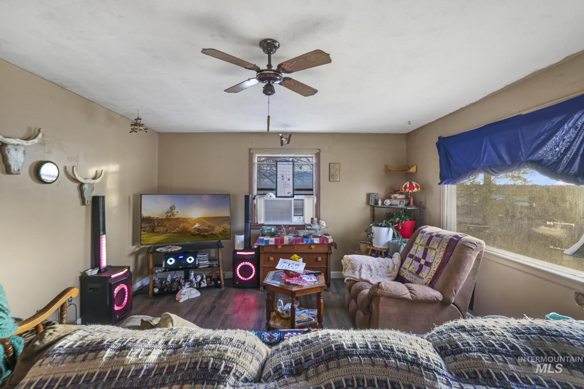 669 Locust St S, Twin Falls, Idaho 83301, 4 Bedrooms, 1 Bathroom, Residential For Sale, Price $209,990,MLS 98968946