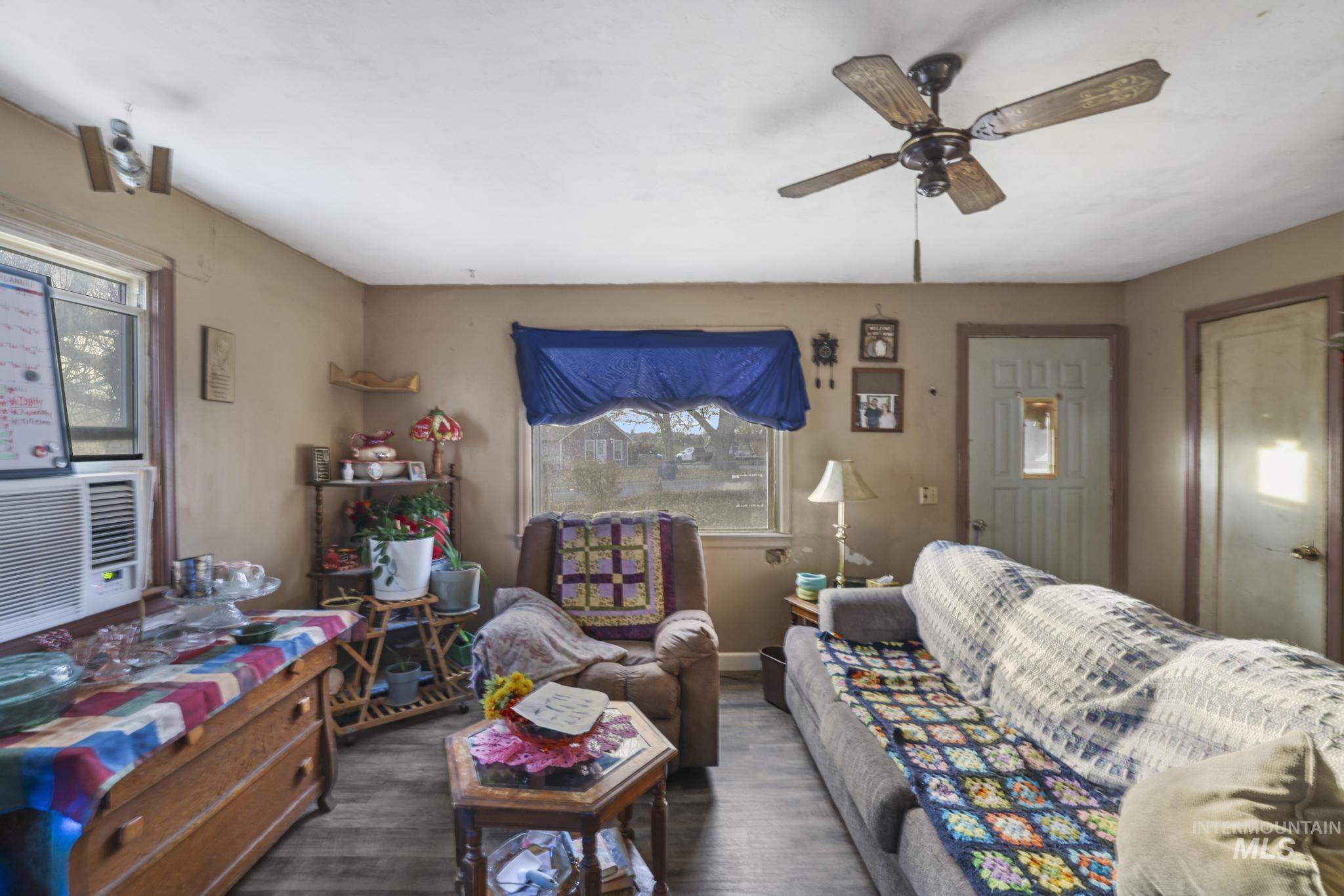 669 Locust St S, Twin Falls, Idaho 83301, 4 Bedrooms, 1 Bathroom, Residential For Sale, Price $209,990,MLS 98968946