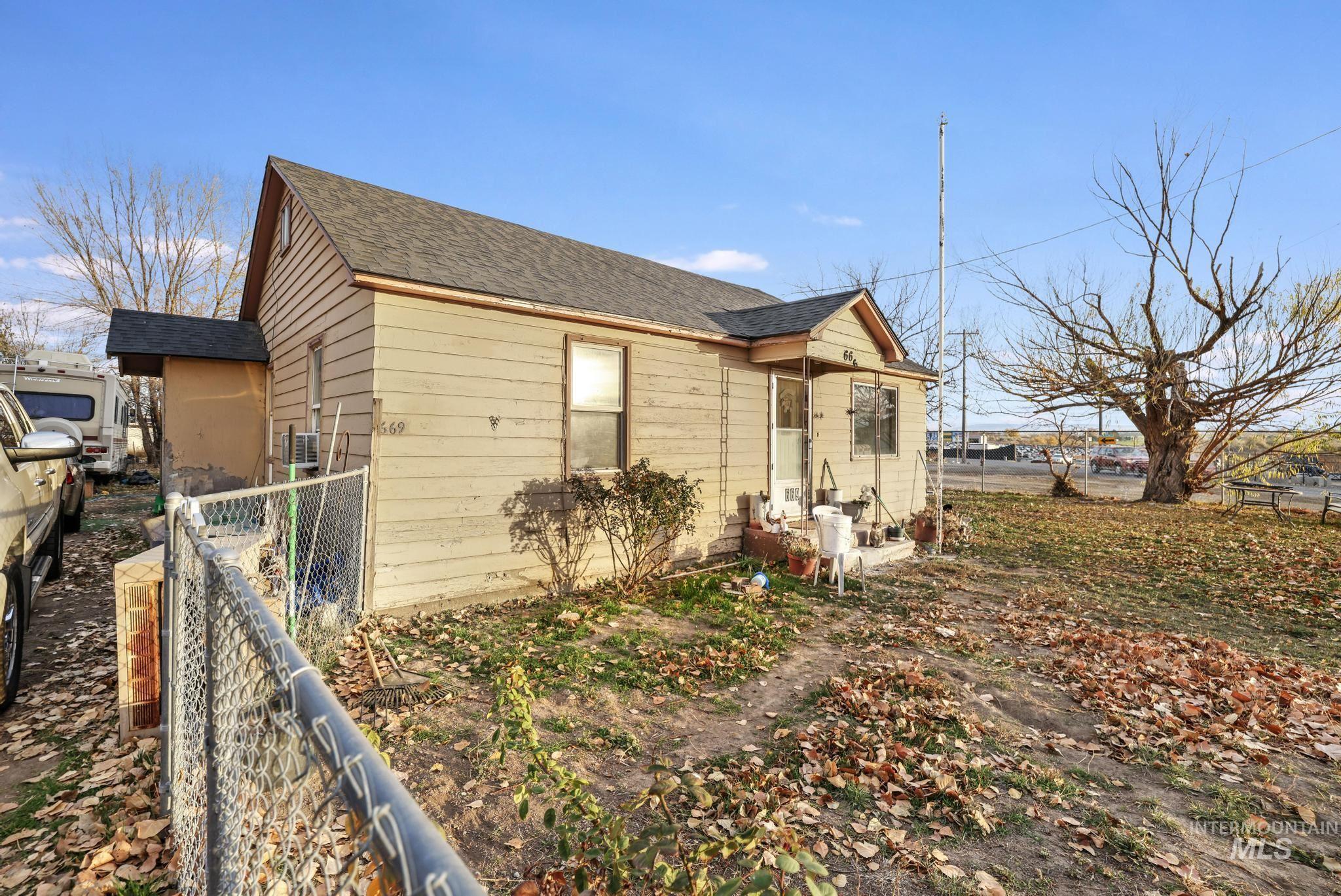 669 Locust St S, Twin Falls, Idaho 83301, 4 Bedrooms, 1 Bathroom, Residential For Sale, Price $209,990,MLS 98968946