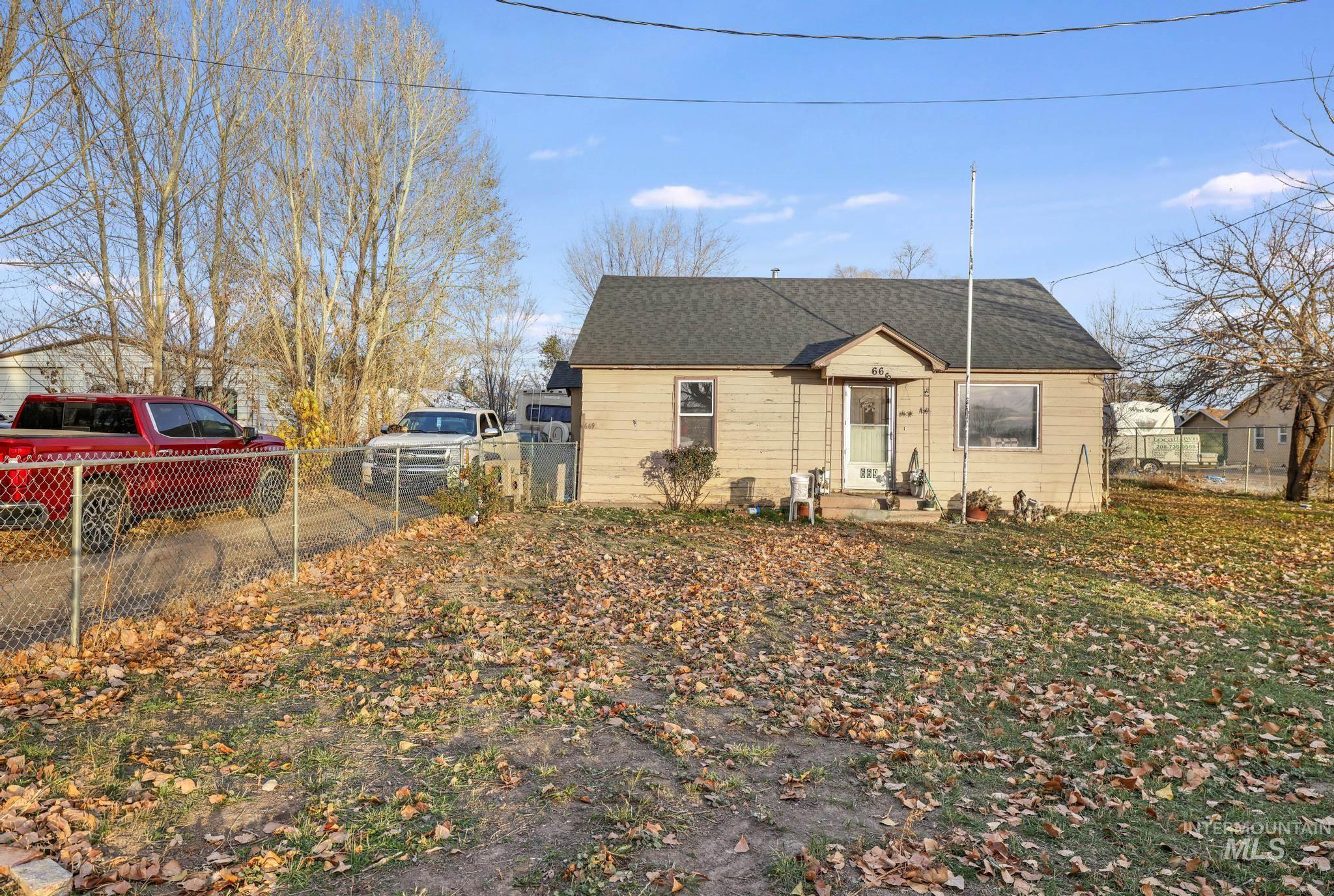 669 Locust St S, Twin Falls, Idaho 83301, 4 Bedrooms, 1 Bathroom, Residential For Sale, Price $209,990,MLS 98968946