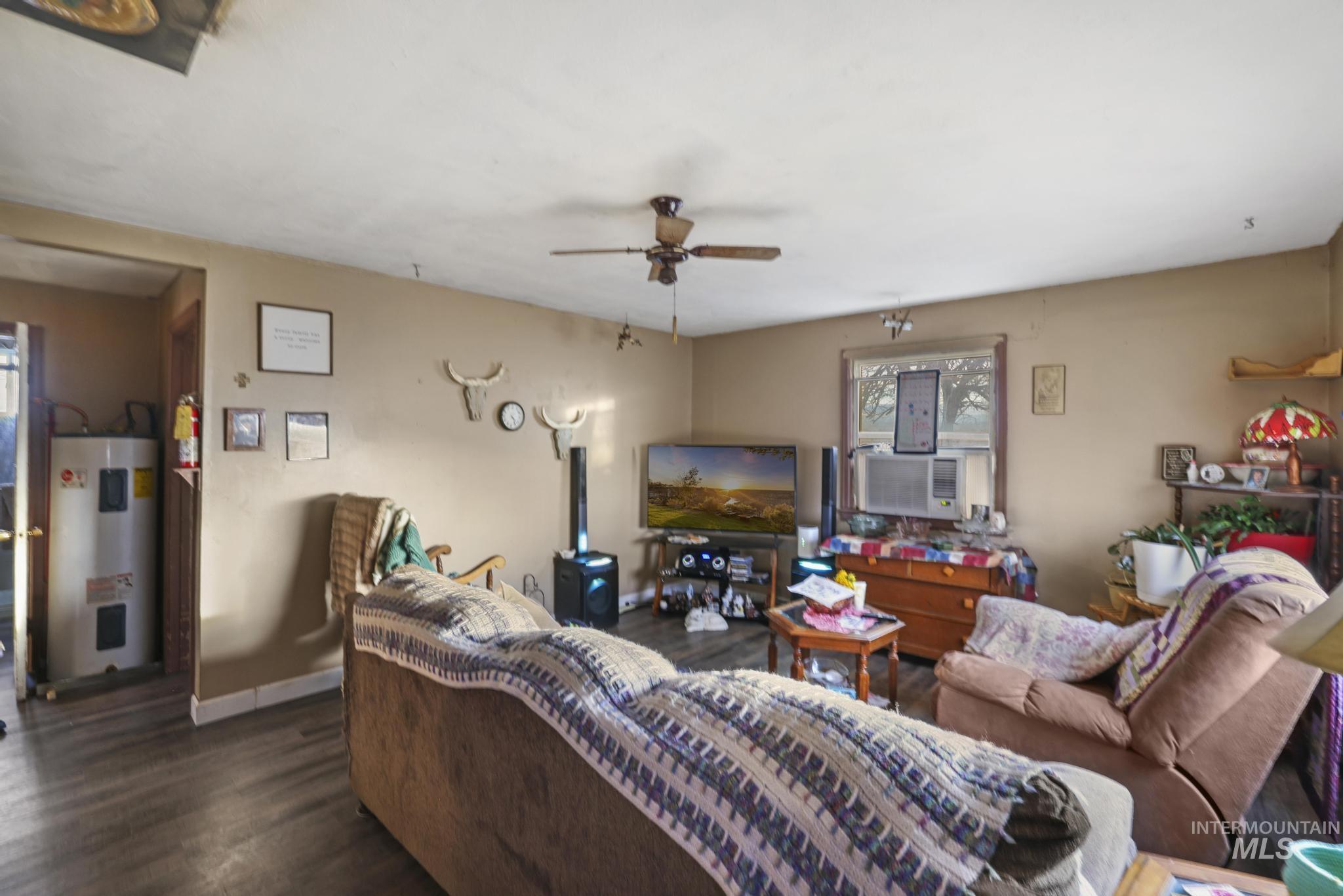 669 Locust St S, Twin Falls, Idaho 83301, 4 Bedrooms, 1 Bathroom, Residential For Sale, Price $209,990,MLS 98968946