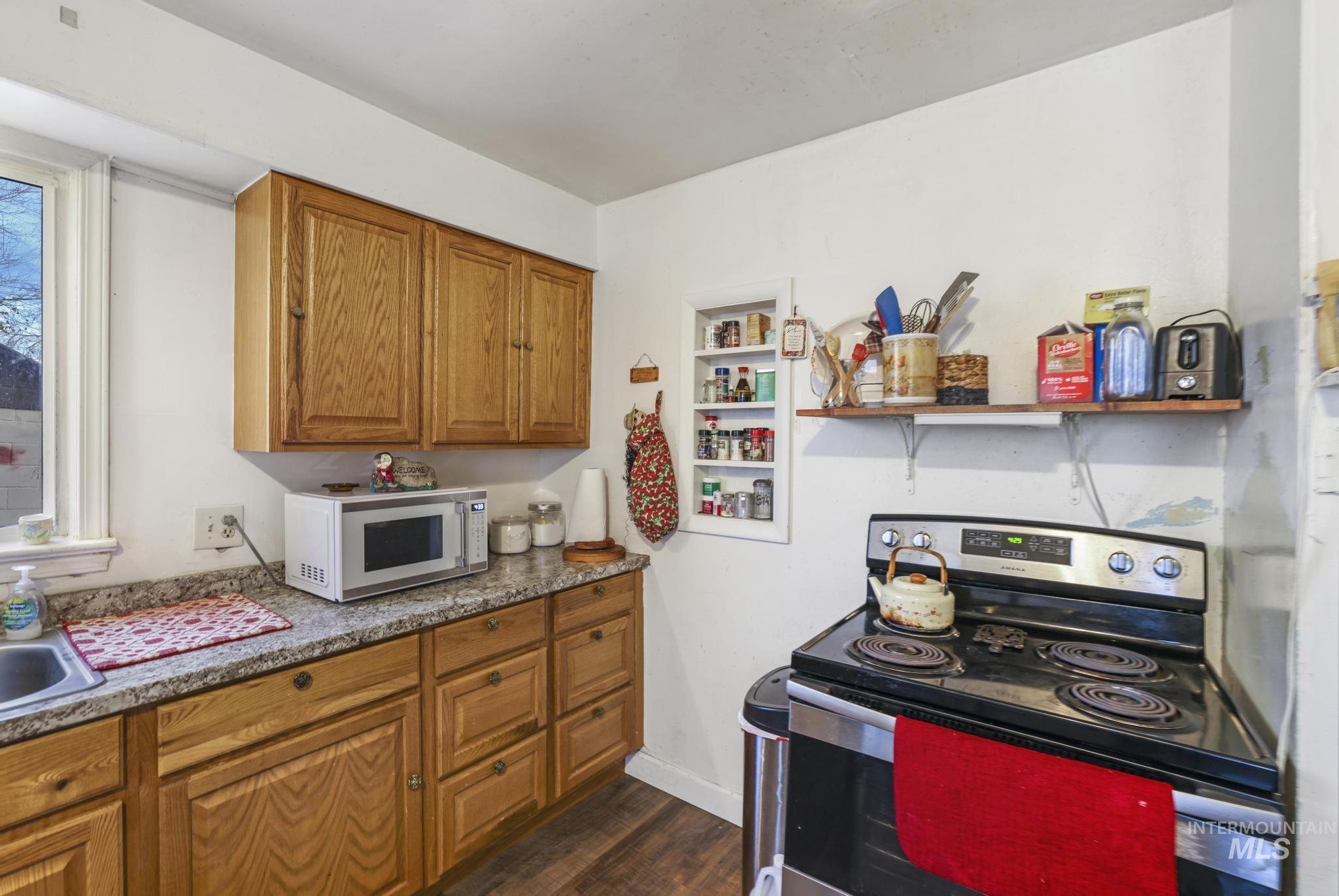 669 Locust St S, Twin Falls, Idaho 83301, 4 Bedrooms, 1 Bathroom, Residential For Sale, Price $209,990,MLS 98968946