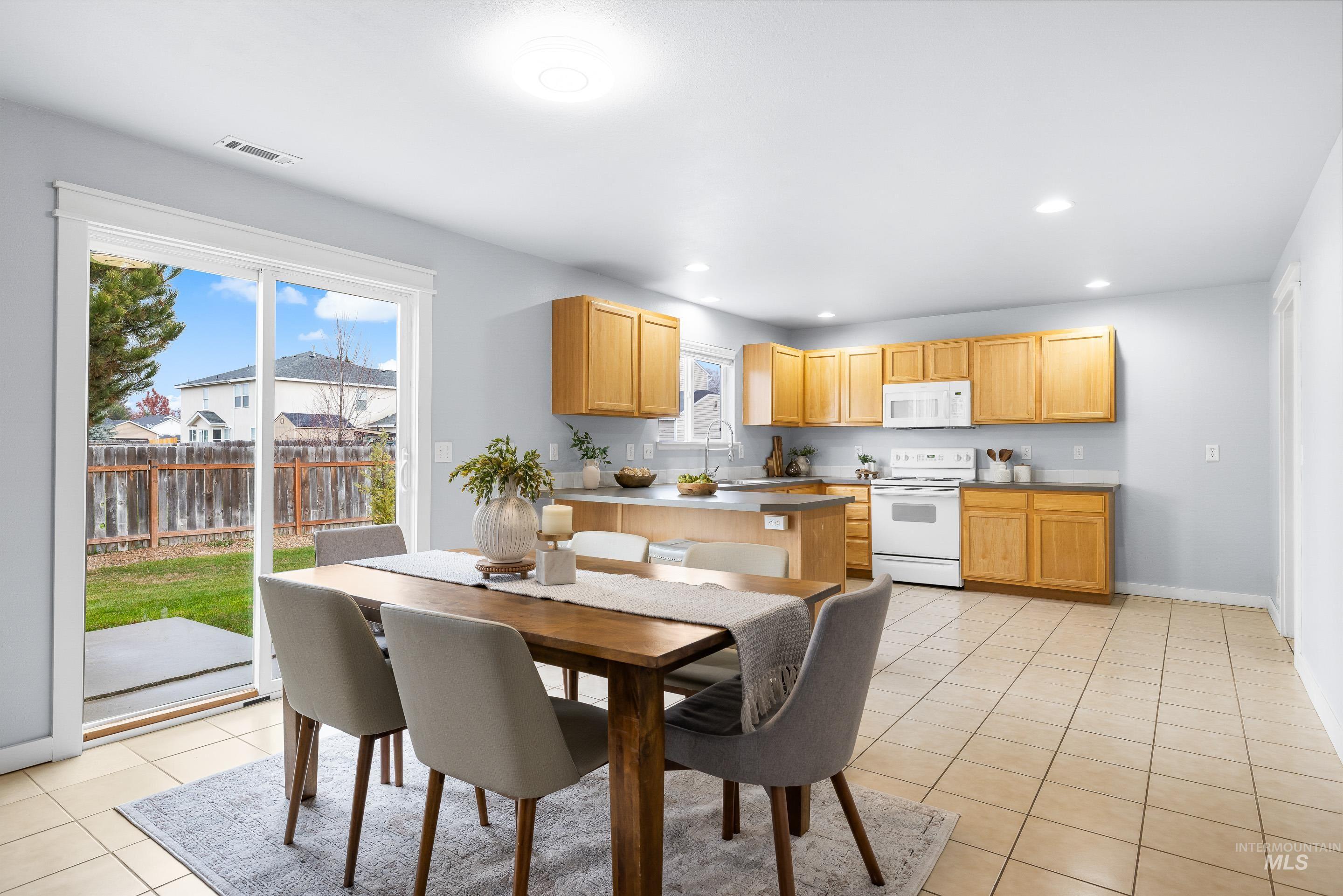 11320 W Meadowbreeze Court, Star, Idaho 83699, 5 Bedrooms, 2.5 Bathrooms, Residential For Sale, Price $465,000,MLS 98968949