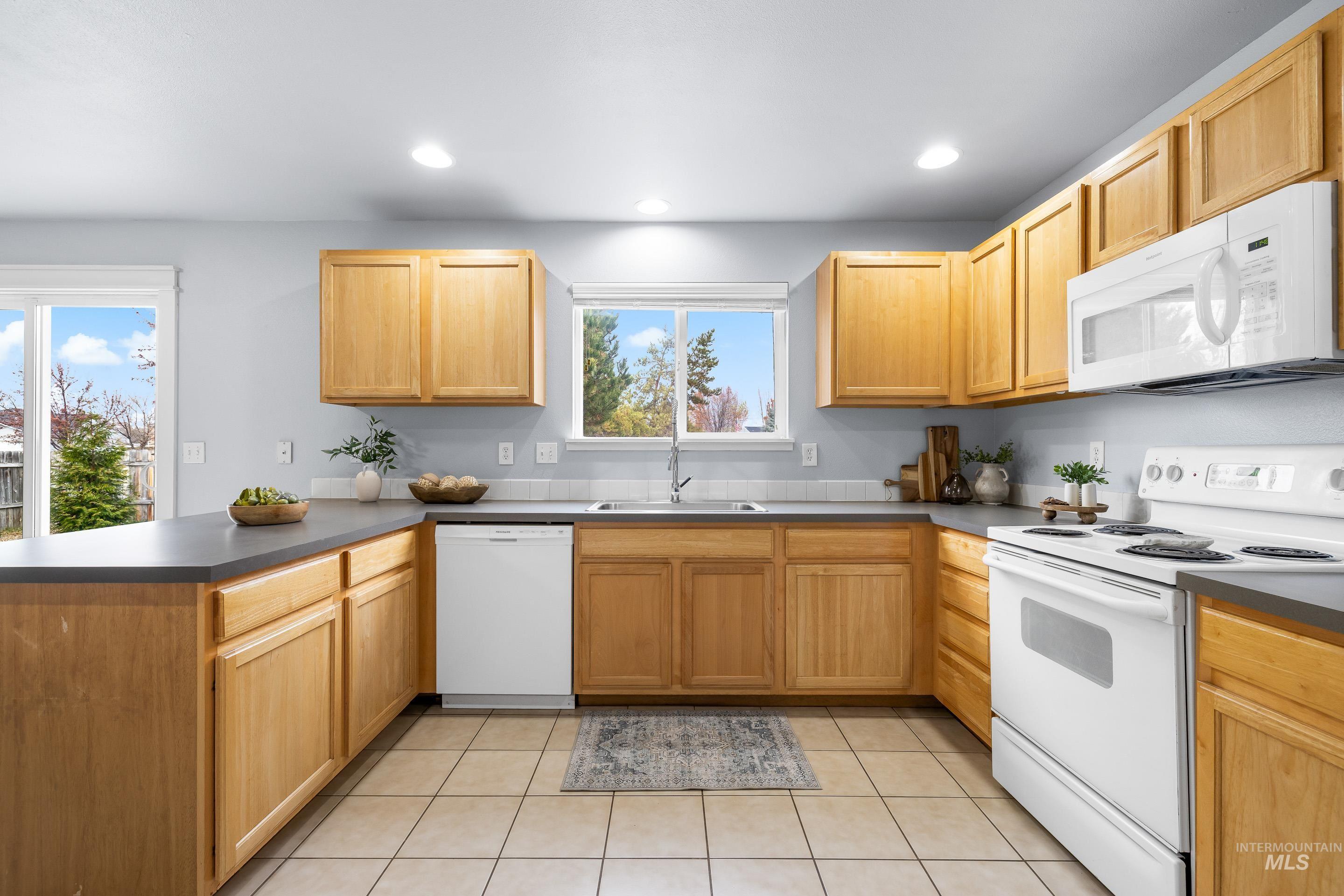 11320 W Meadowbreeze Court, Star, Idaho 83699, 5 Bedrooms, 2.5 Bathrooms, Residential For Sale, Price $465,000,MLS 98968949