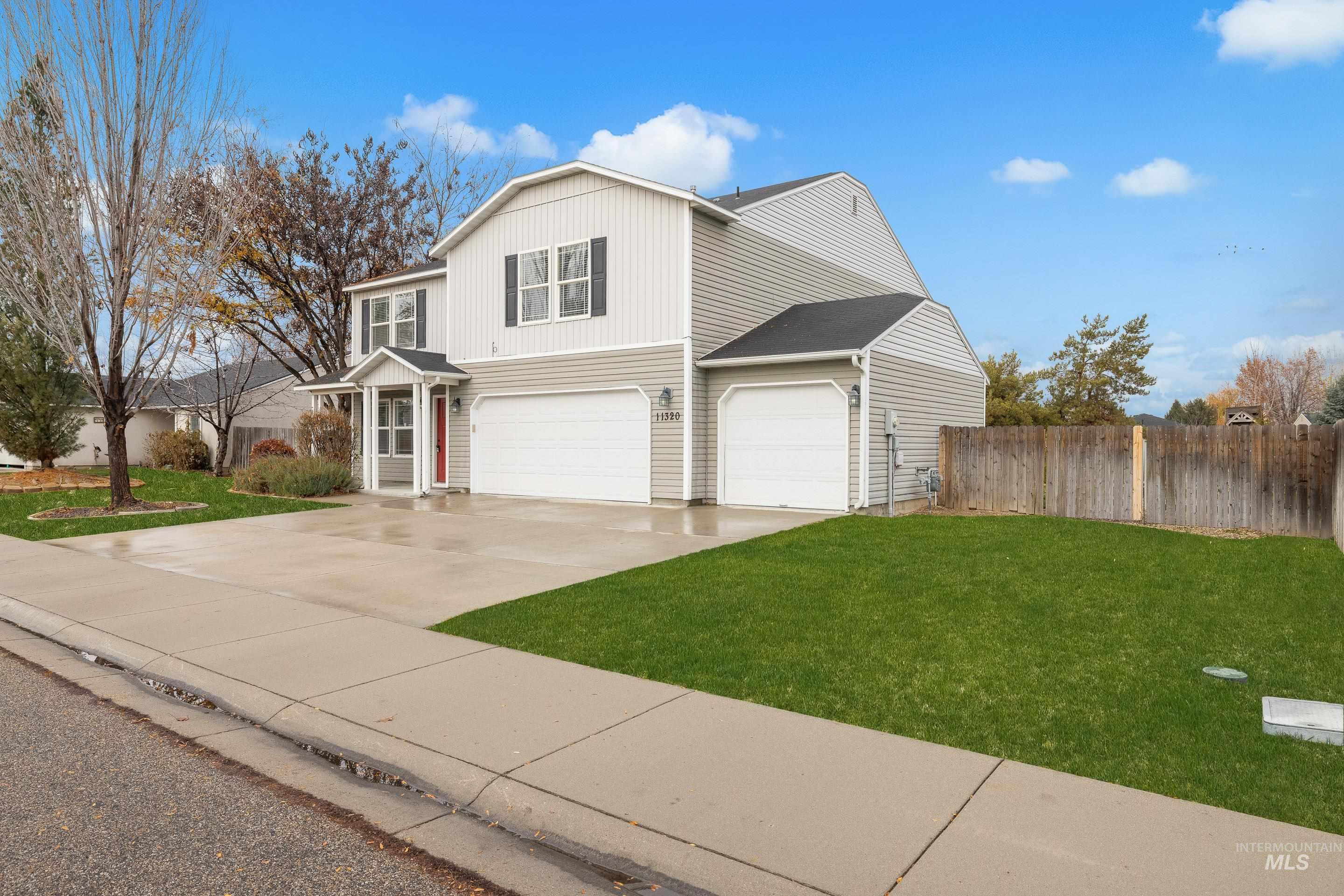 11320 W Meadowbreeze Court, Star, Idaho 83699, 5 Bedrooms, 2.5 Bathrooms, Residential For Sale, Price $465,000,MLS 98968949