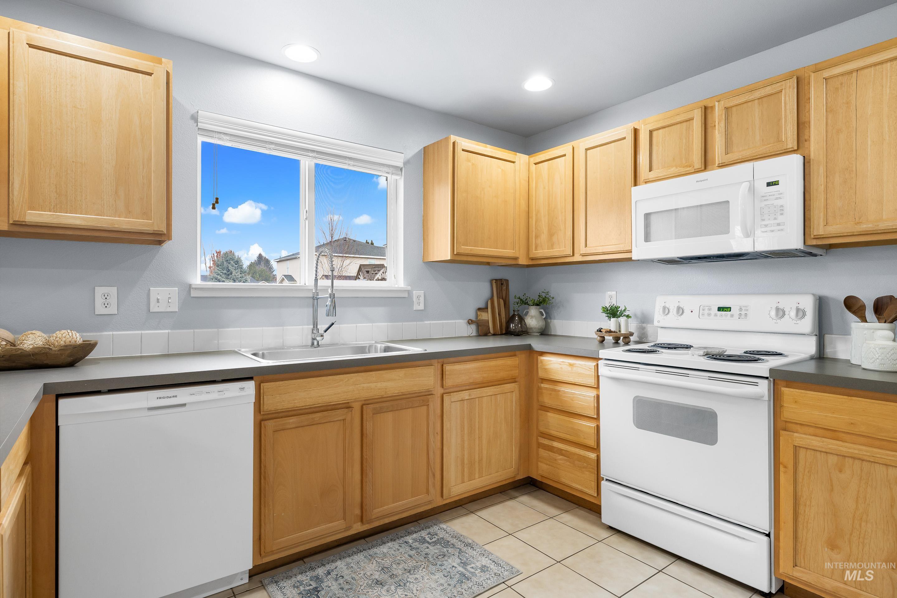 11320 W Meadowbreeze Court, Star, Idaho 83699, 5 Bedrooms, 2.5 Bathrooms, Residential For Sale, Price $465,000,MLS 98968949