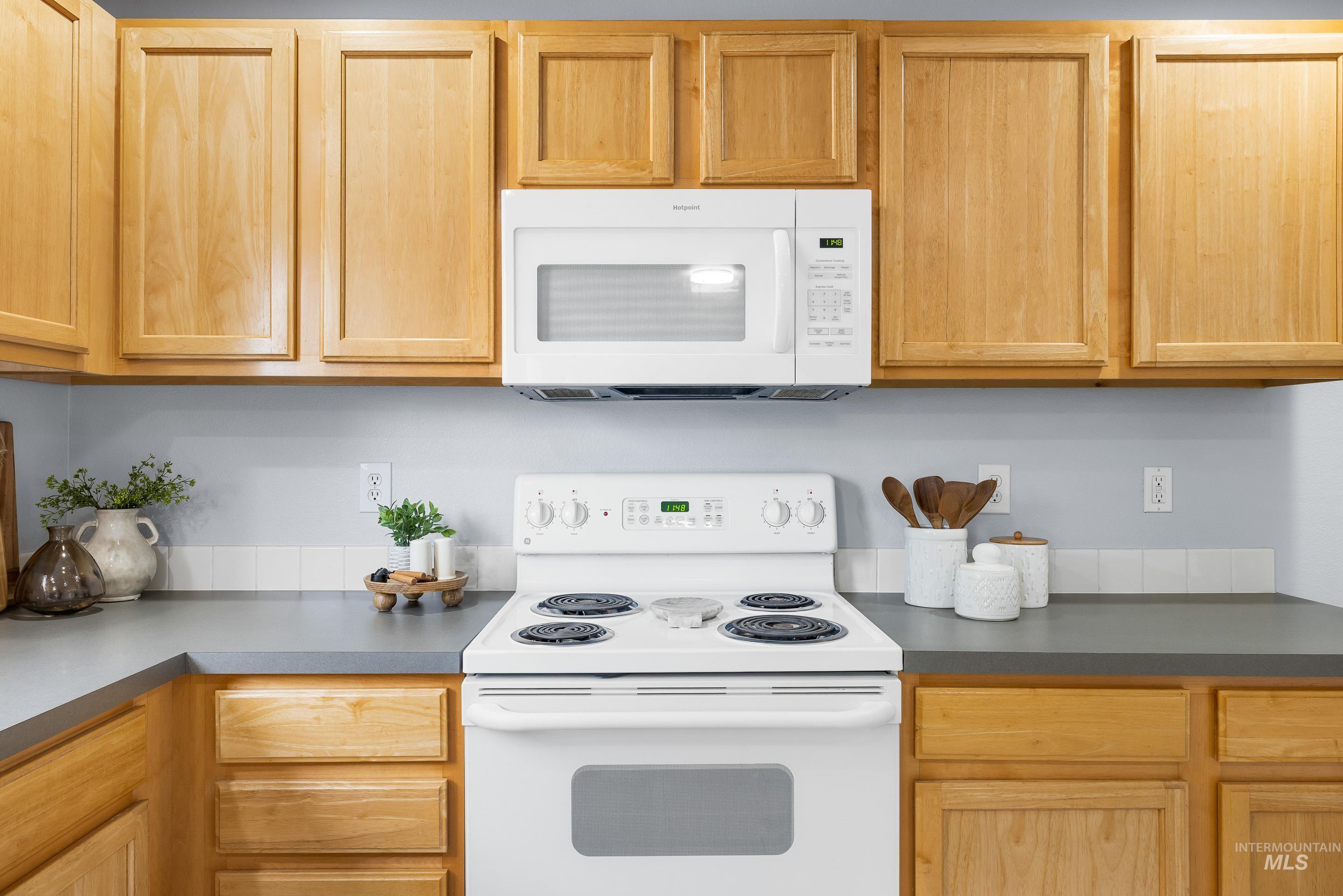 11320 W Meadowbreeze Court, Star, Idaho 83699, 5 Bedrooms, 2.5 Bathrooms, Residential For Sale, Price $465,000,MLS 98968949