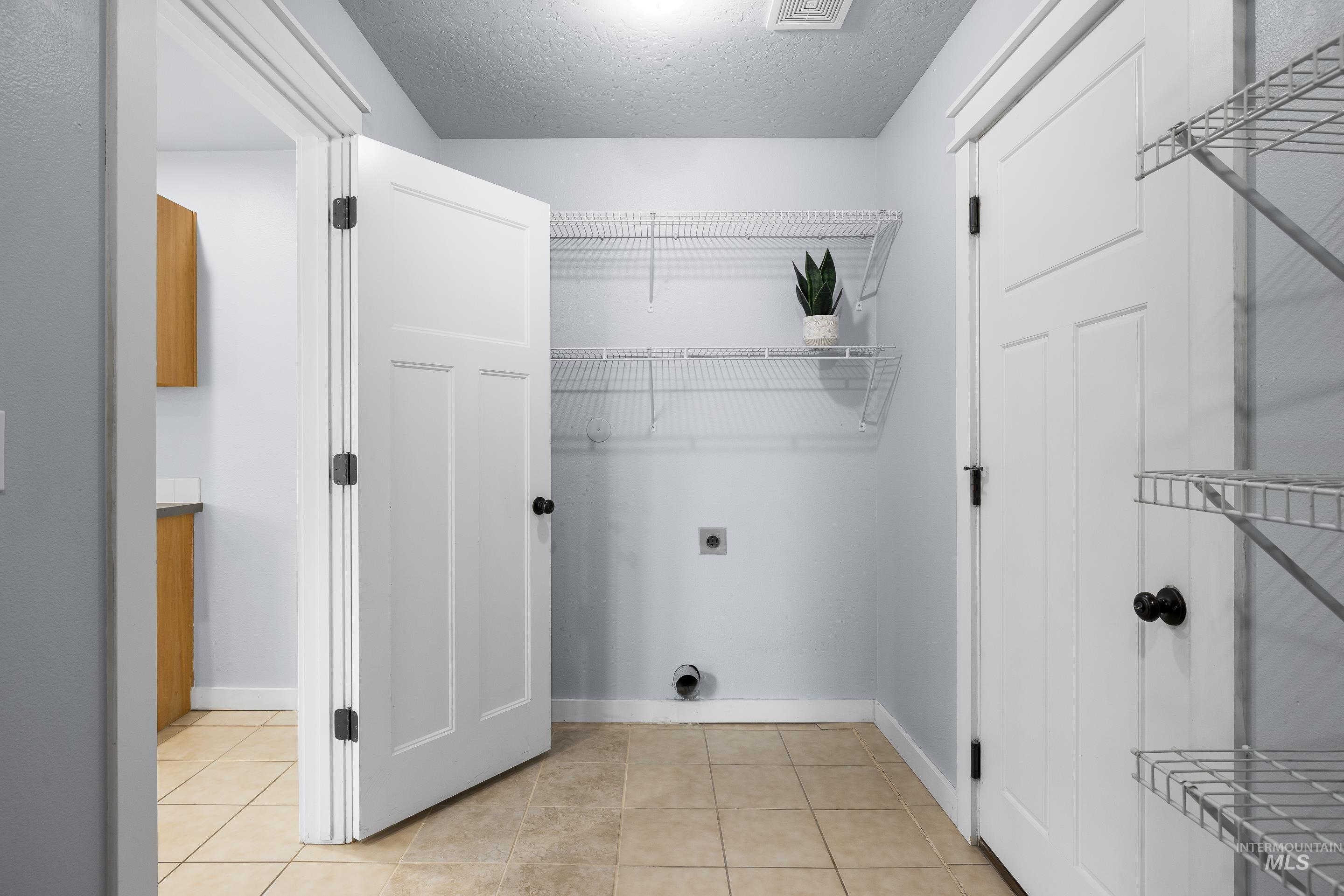 11320 W Meadowbreeze Court, Star, Idaho 83699, 5 Bedrooms, 2.5 Bathrooms, Residential For Sale, Price $465,000,MLS 98968949