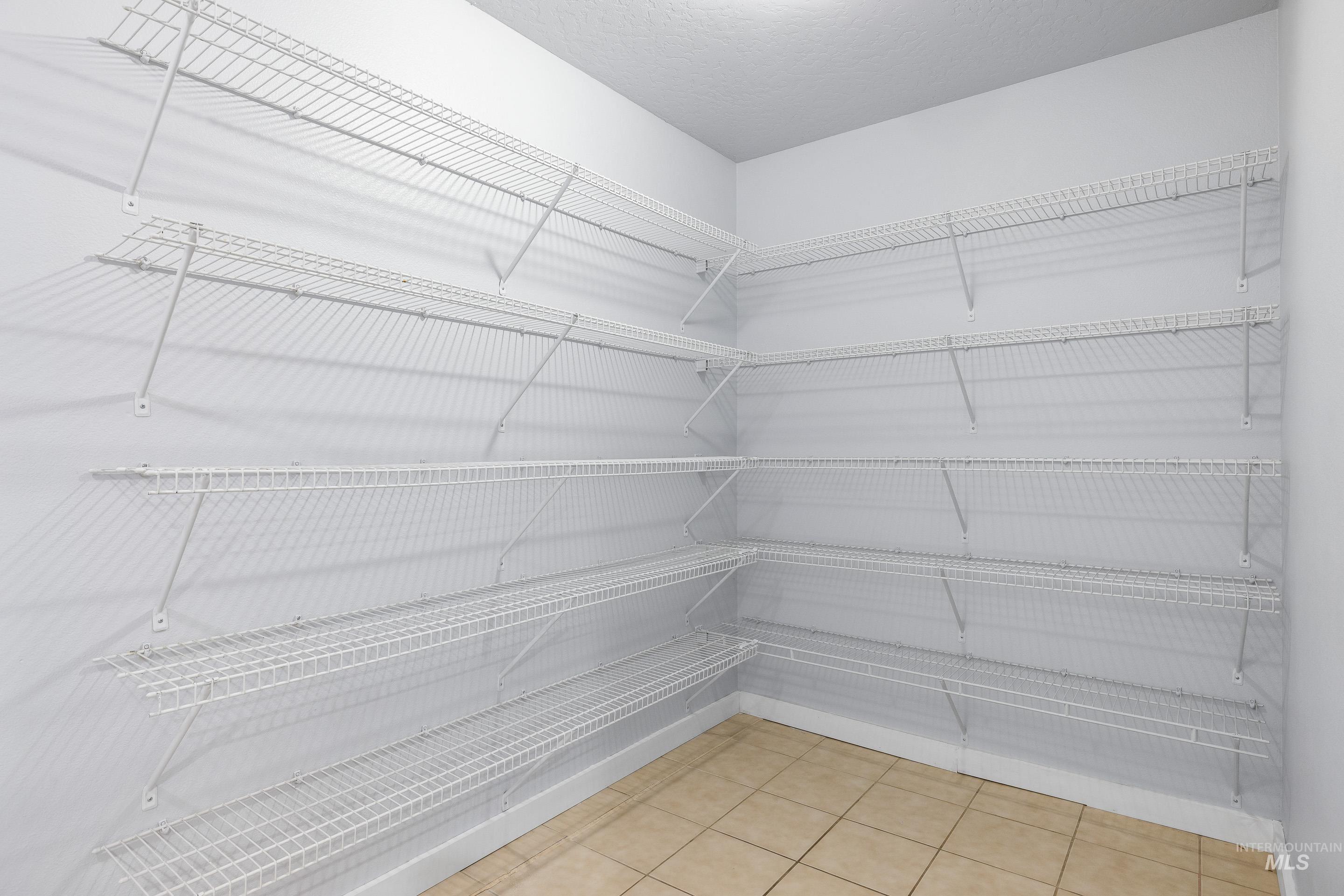 11320 W Meadowbreeze Court, Star, Idaho 83699, 5 Bedrooms, 2.5 Bathrooms, Residential For Sale, Price $465,000,MLS 98968949