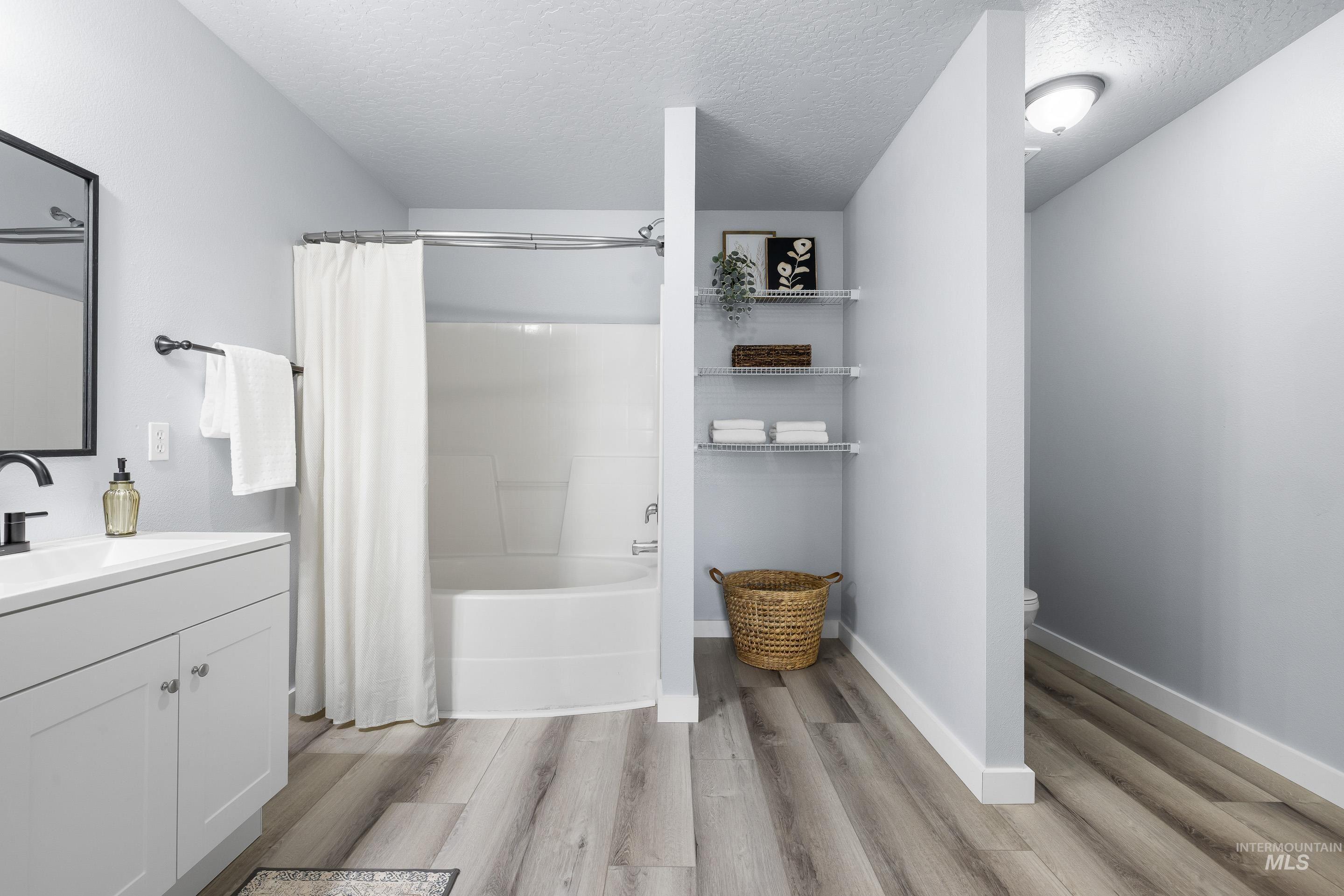 11320 W Meadowbreeze Court, Star, Idaho 83699, 5 Bedrooms, 2.5 Bathrooms, Residential For Sale, Price $465,000,MLS 98968949