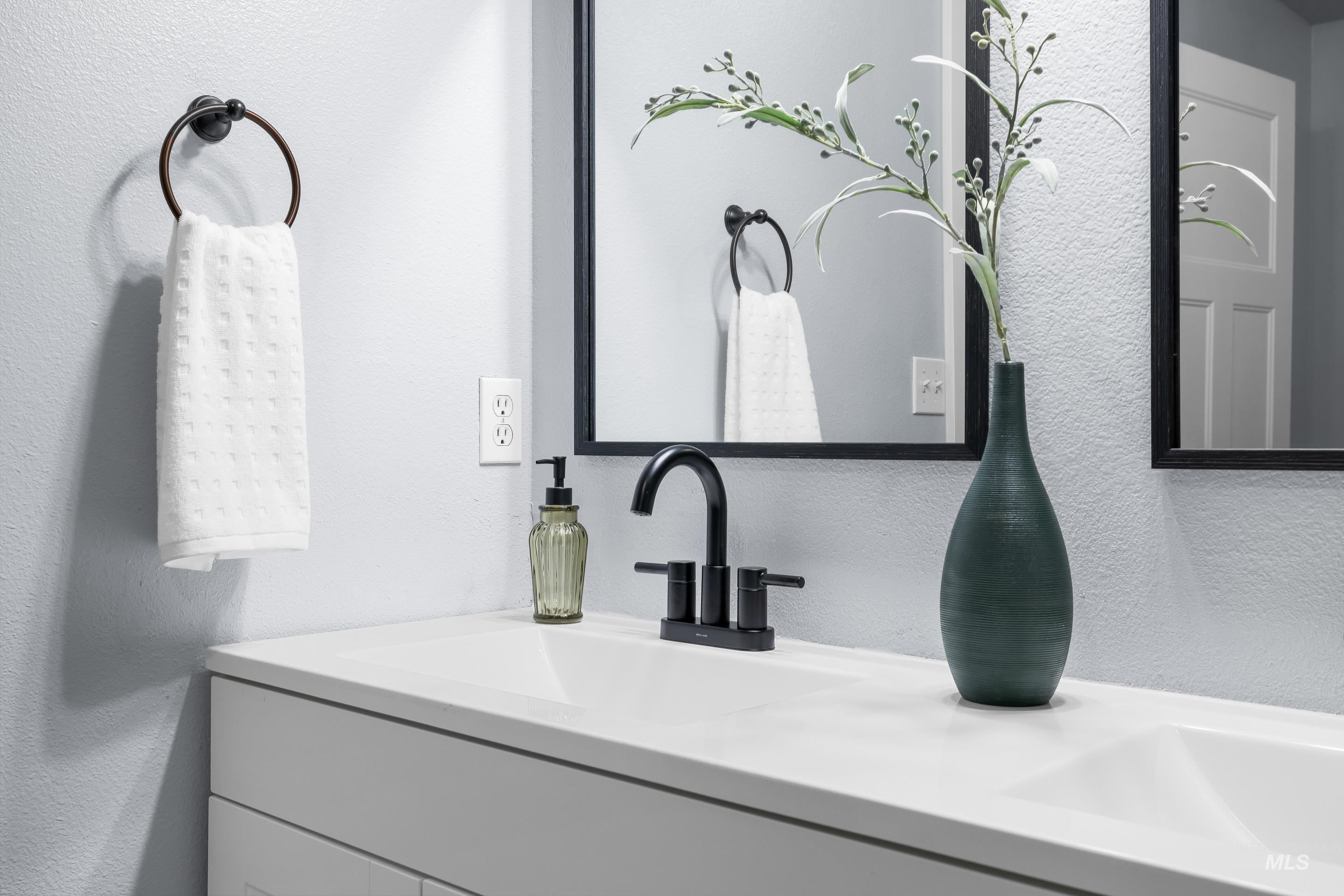 11320 W Meadowbreeze Court, Star, Idaho 83699, 5 Bedrooms, 2.5 Bathrooms, Residential For Sale, Price $465,000,MLS 98968949